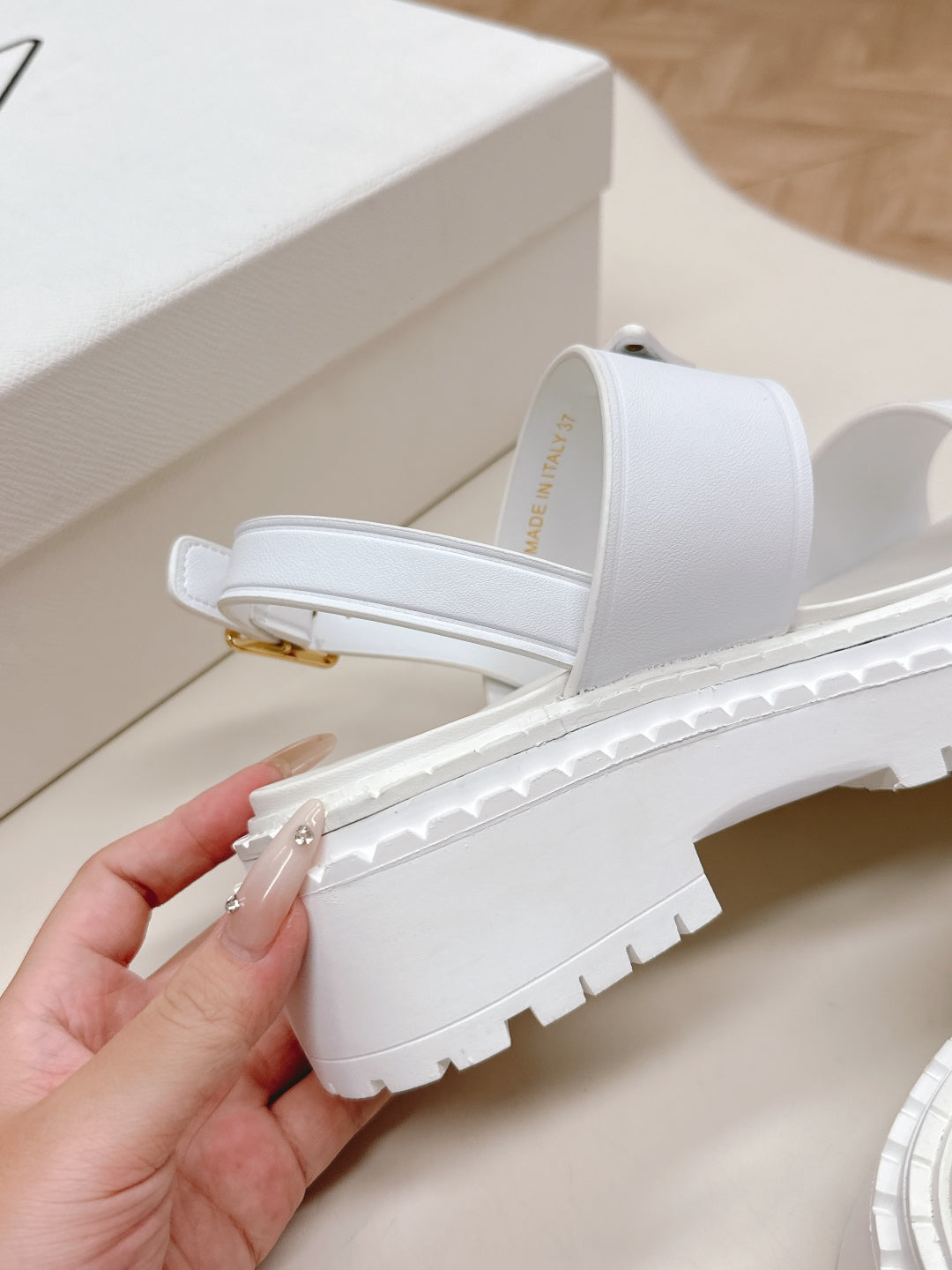 PRADA 25S SANLS IN WHITE CALFSKIN LOGO