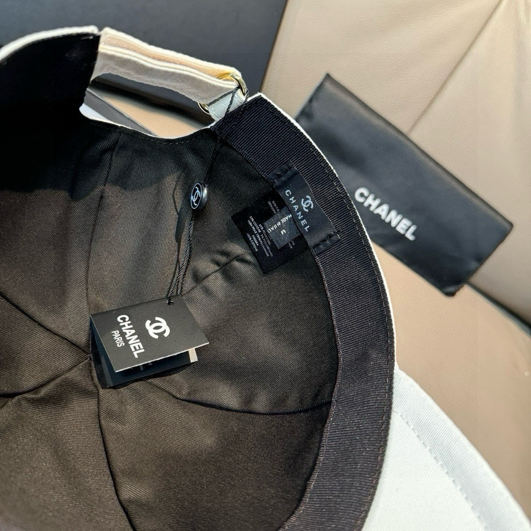 CHANEL WHITE BASEBALL CAP WITH PINK LOGO IN COTTON 672798