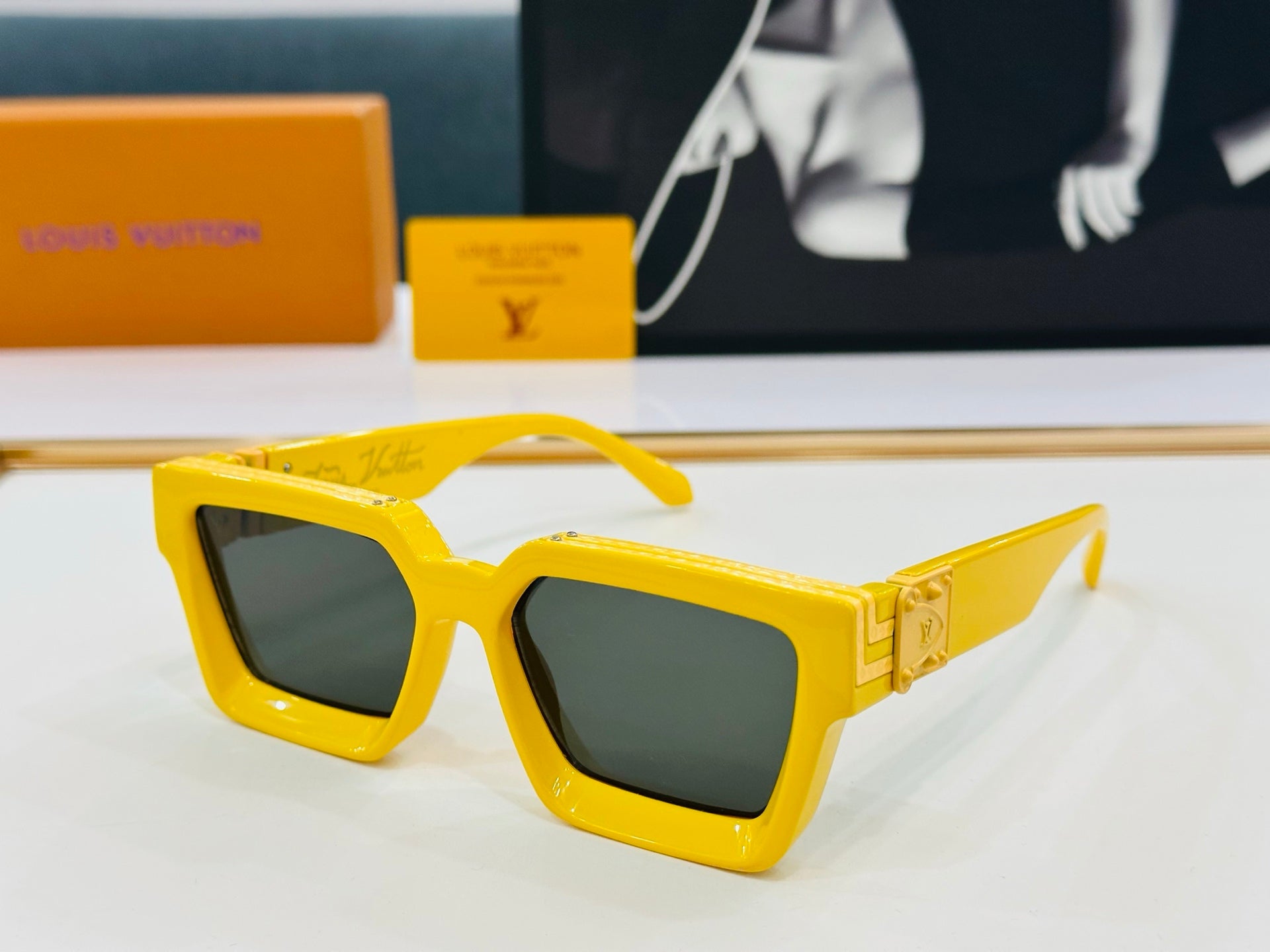 LOUIS VUITTON RECTANGLE SUNGLASSES 574800 IN ACETATE