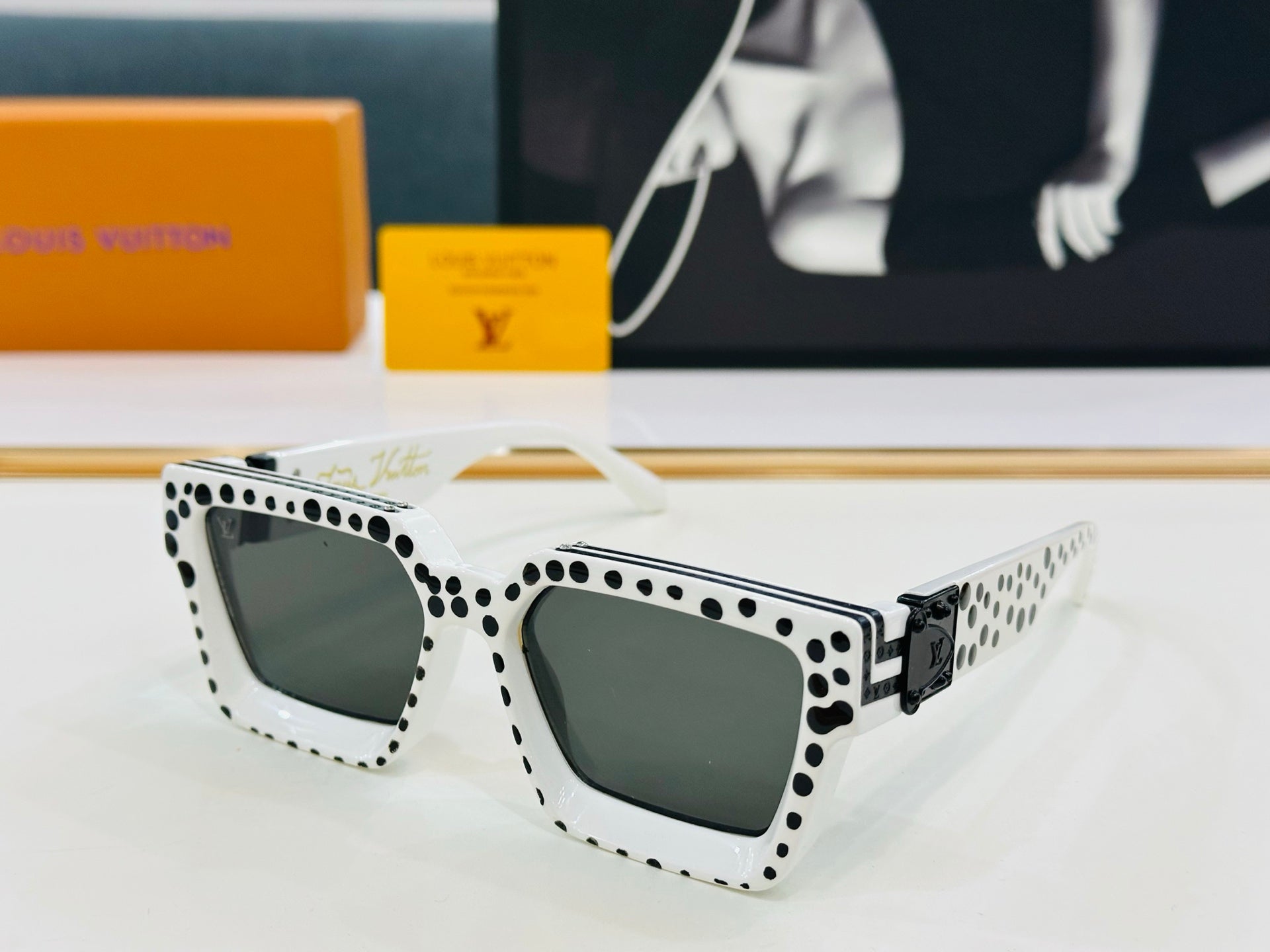 LOUIS VUITTON RECTANGLE SUNGLASSES 574800 IN ACETATE