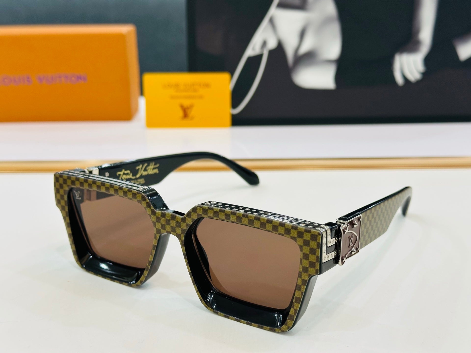 LOUIS VUITTON RECTANGLE SUNGLASSES 574802 IN ACETATE