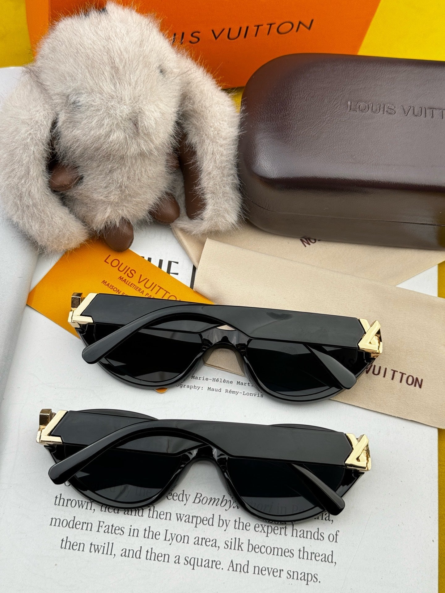 LOUIS VUITTON CAT EYE SUNGLASSES L35801 IN BLACK ACETATE