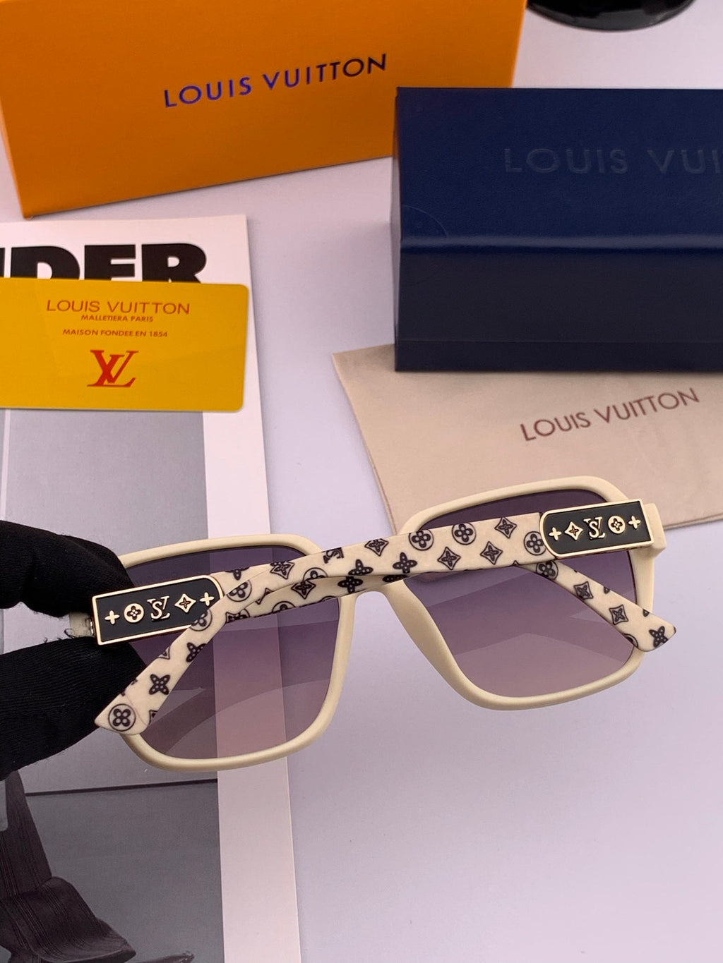 LOUIS VUITTON SIGNATURE ROUND SUNGLASSES L3305 IN ACETATE