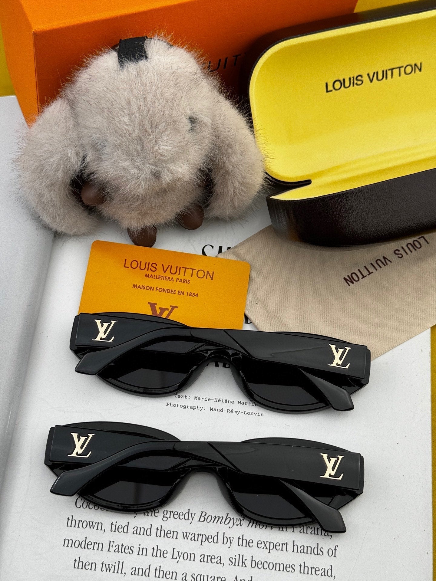 LOUIS VUITTON CAT EYE SUNGLASSES L1335 IN BLACK ACETATE