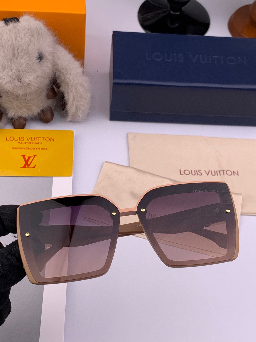 LOUIS VUITTON SQUARE SUNGLASSES L822 IN ACETATE