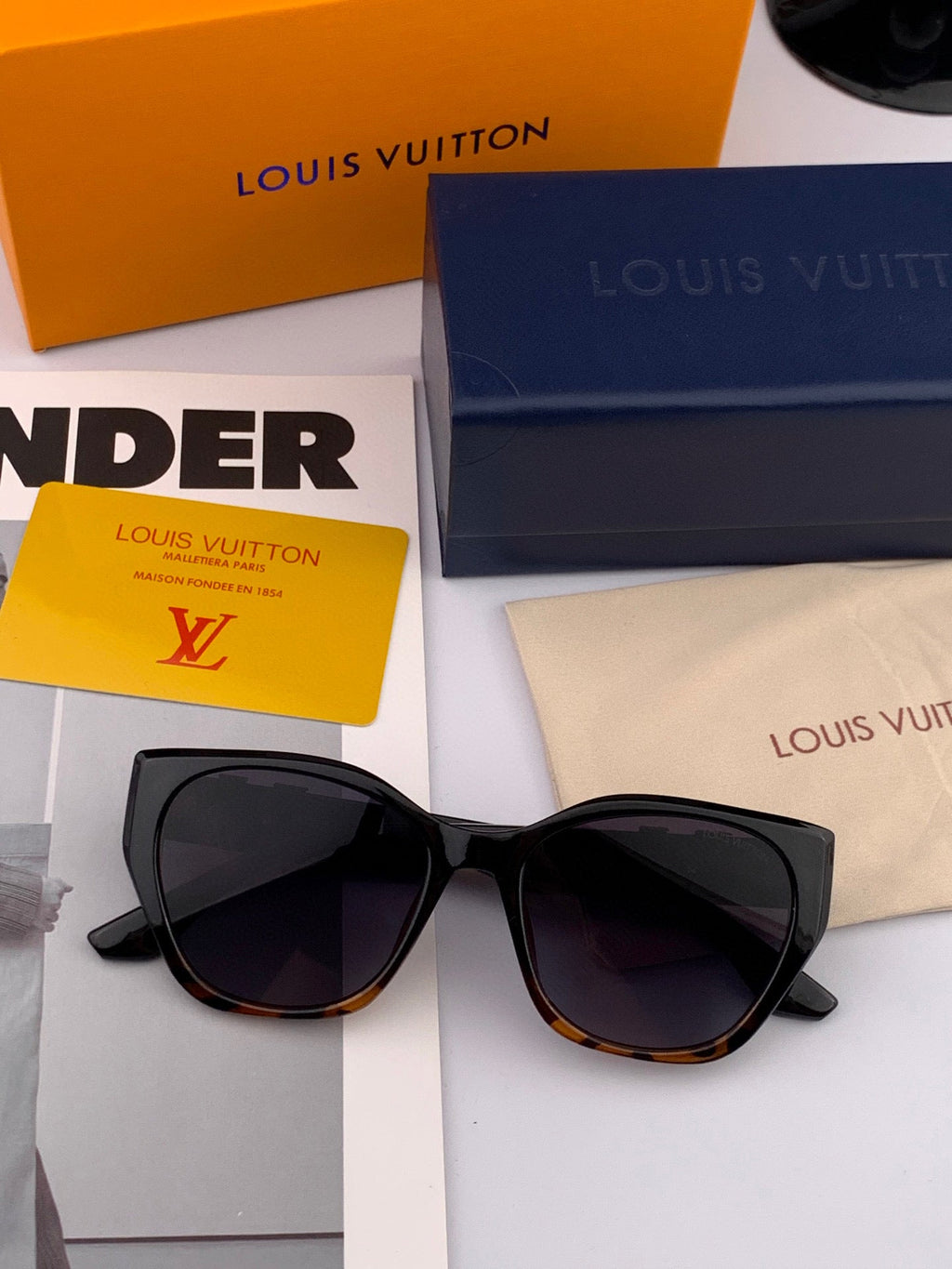 LOUIS VUITTON CAT EYE SUNGLASSES L4550 IN ACETATE