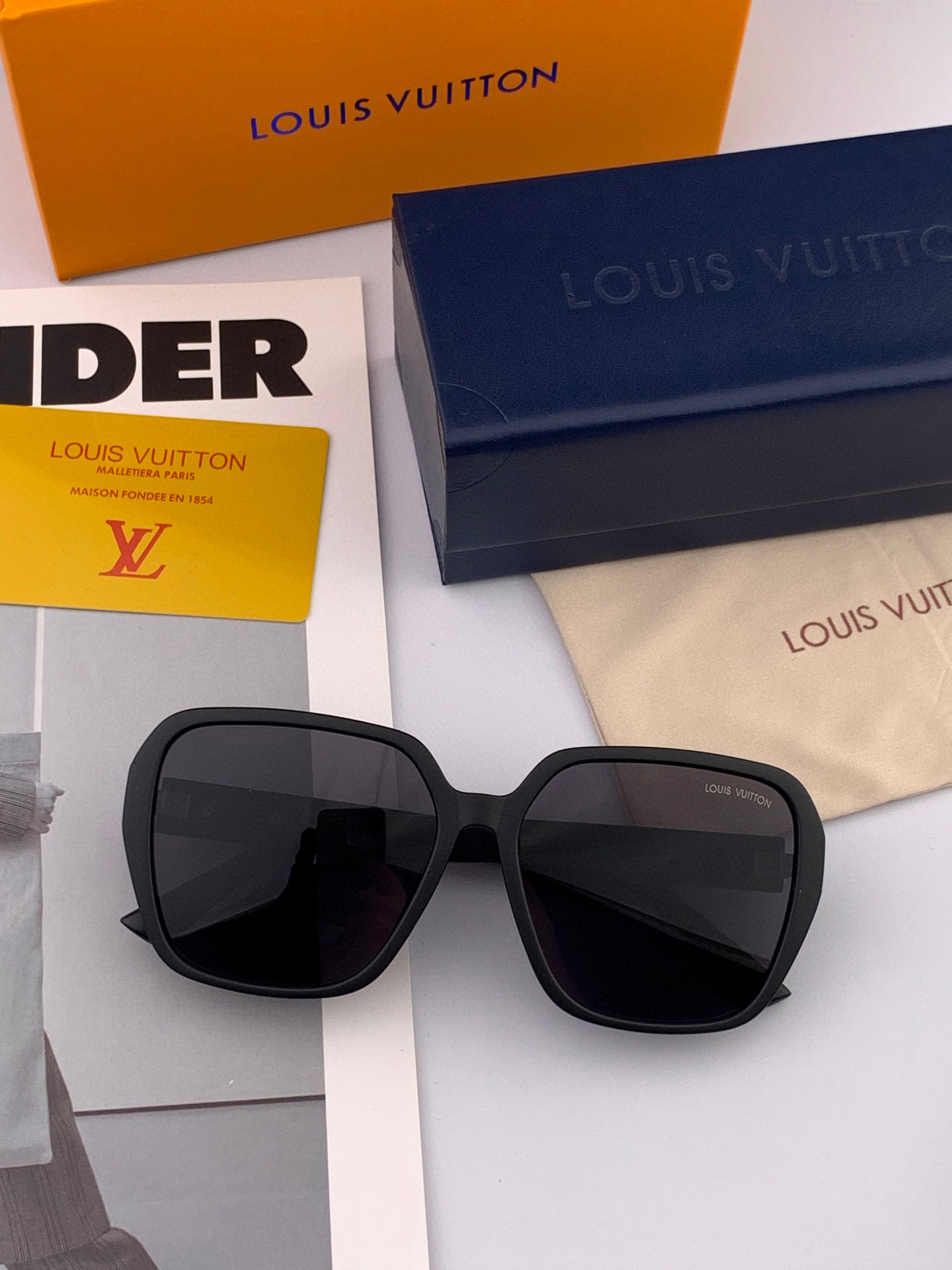LOUIS VUITTON SIGNATURE ROUND SUNGLASSES L3305 IN ACETATE