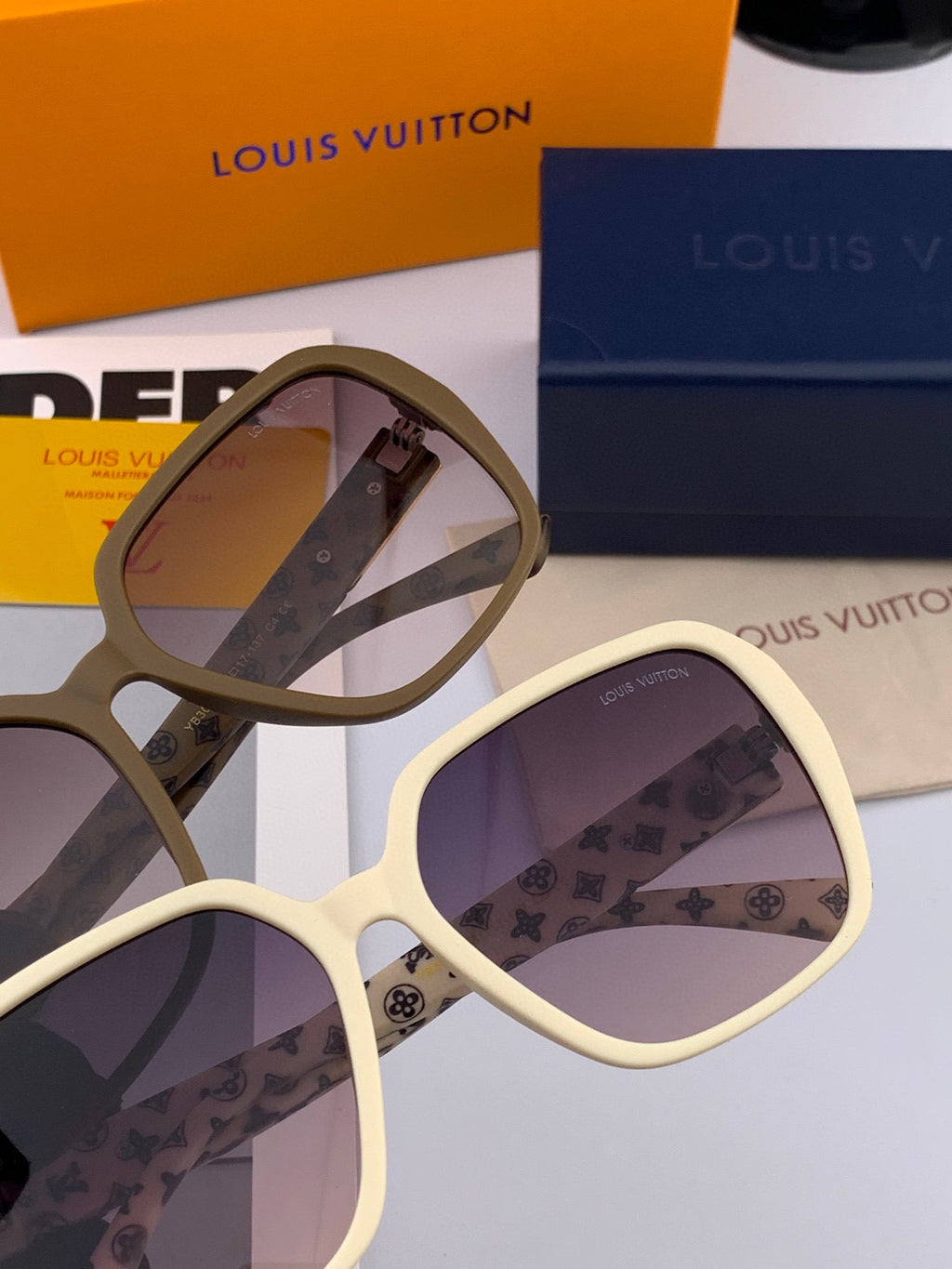 LOUIS VUITTON SIGNATURE ROUND SUNGLASSES L3305 IN ACETATE