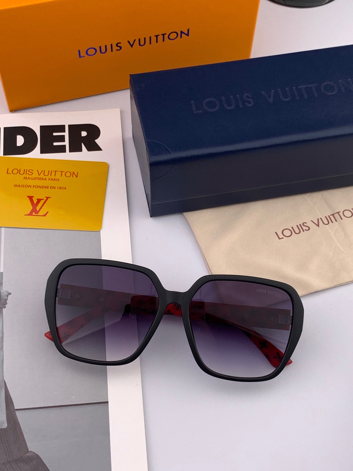 LOUIS VUITTON SIGNATURE ROUND SUNGLASSES L3305 IN ACETATE