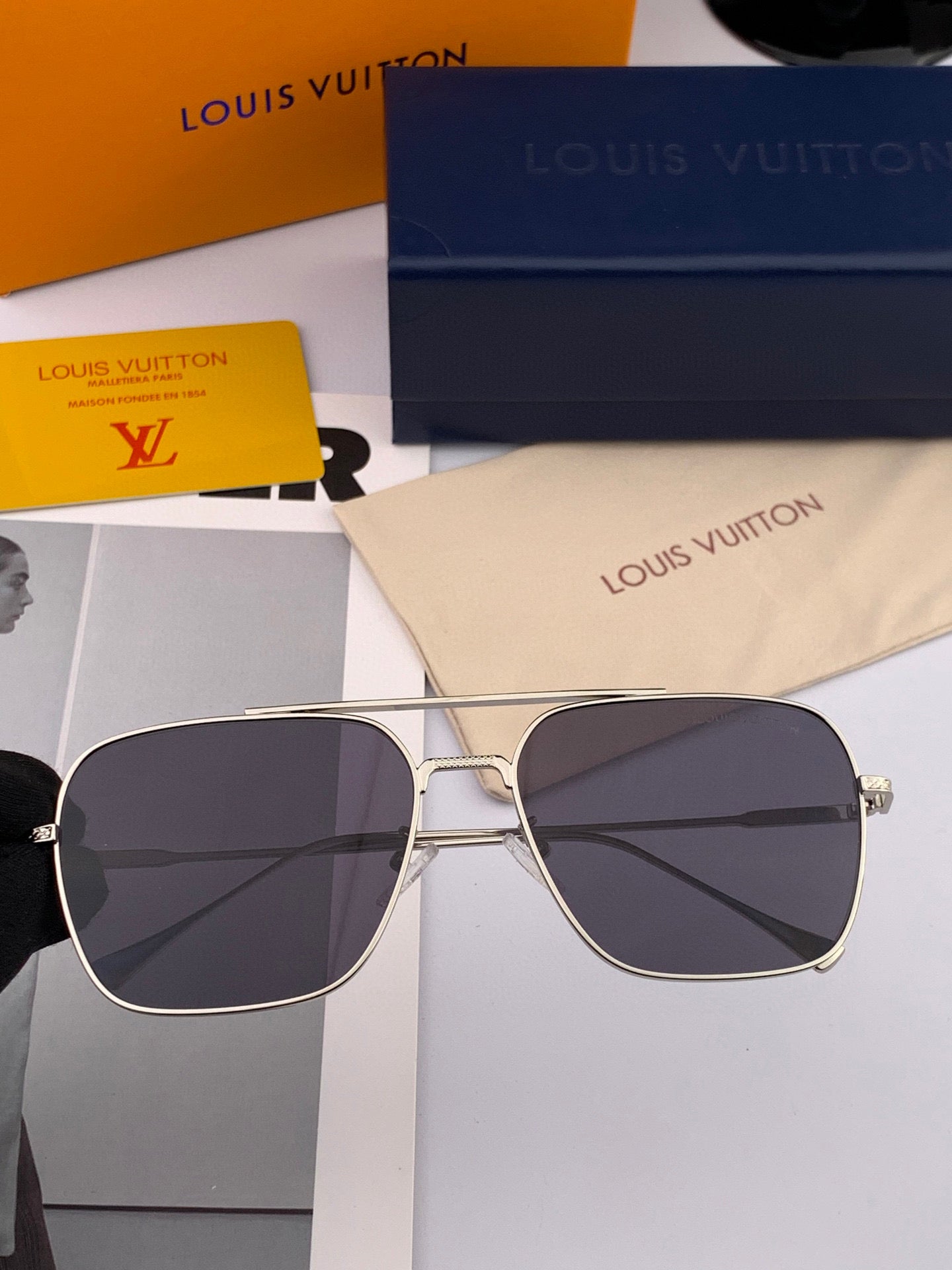 LOUIS VUITTON CAT EYE SUNGLASSES L1805 IN METAL GREY LENSES
