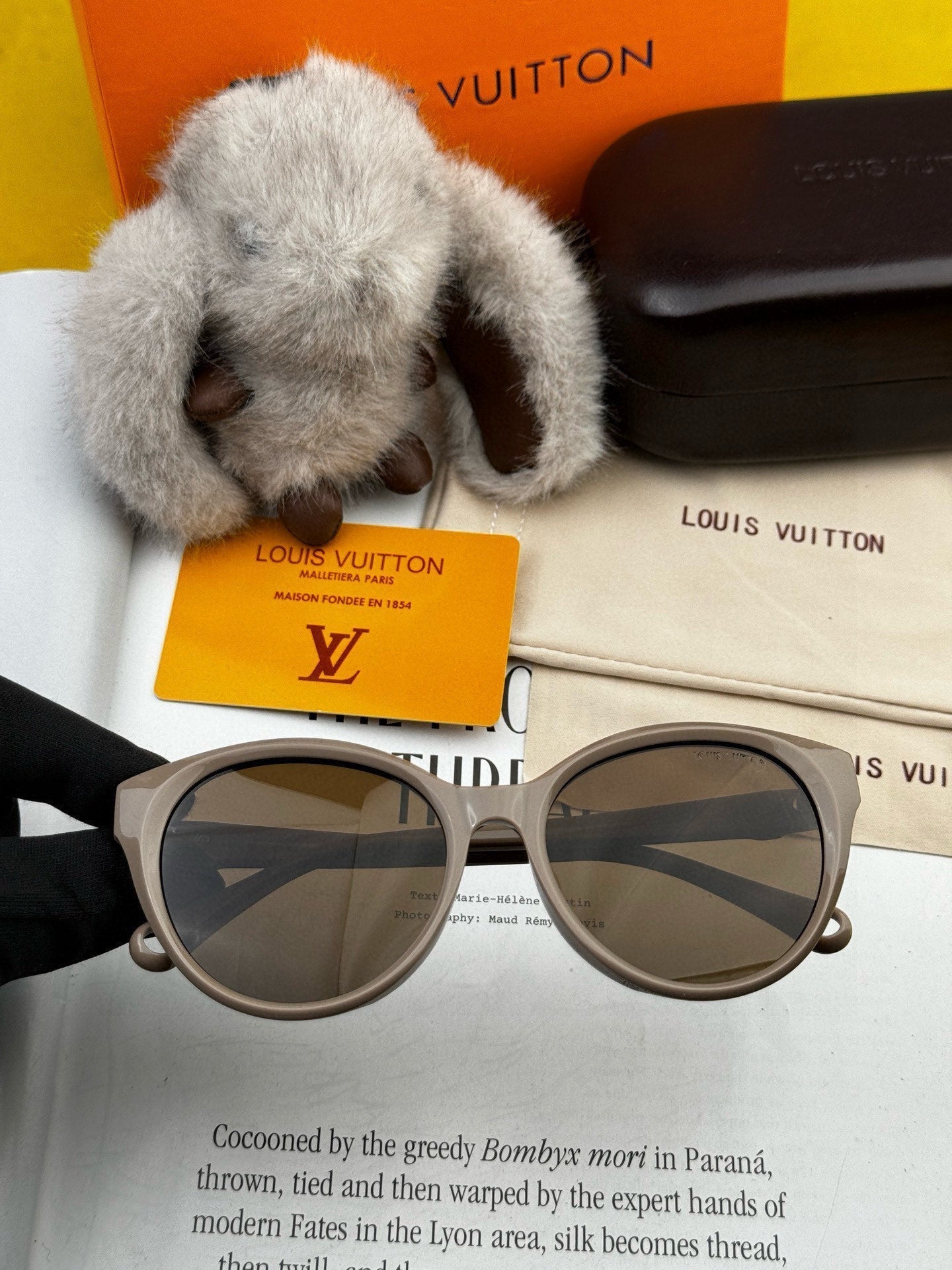LOUIS VUITTON CAT EYE SUNGLASSES L6907 IN ACETATE