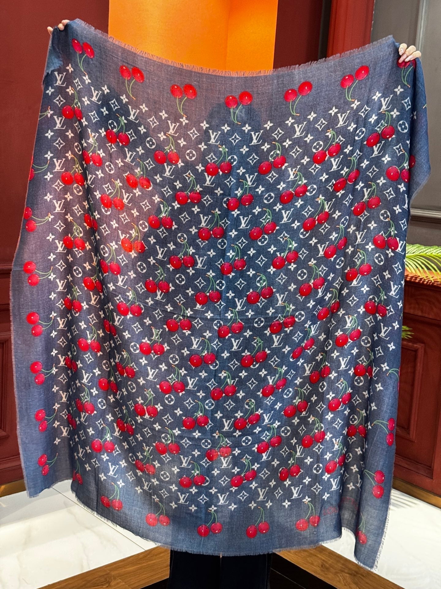 LOUIS VUITTON LV SCARF 140 CM IN CASHMERE 721492