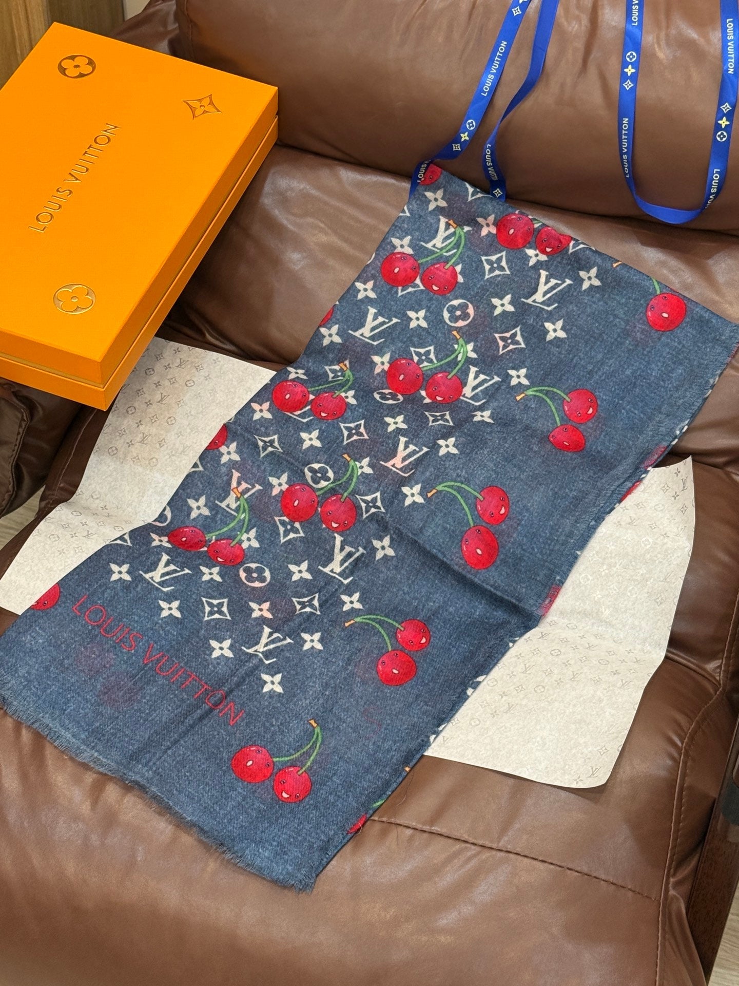 LOUIS VUITTON LV SCARF 140 CM IN CASHMERE 721492
