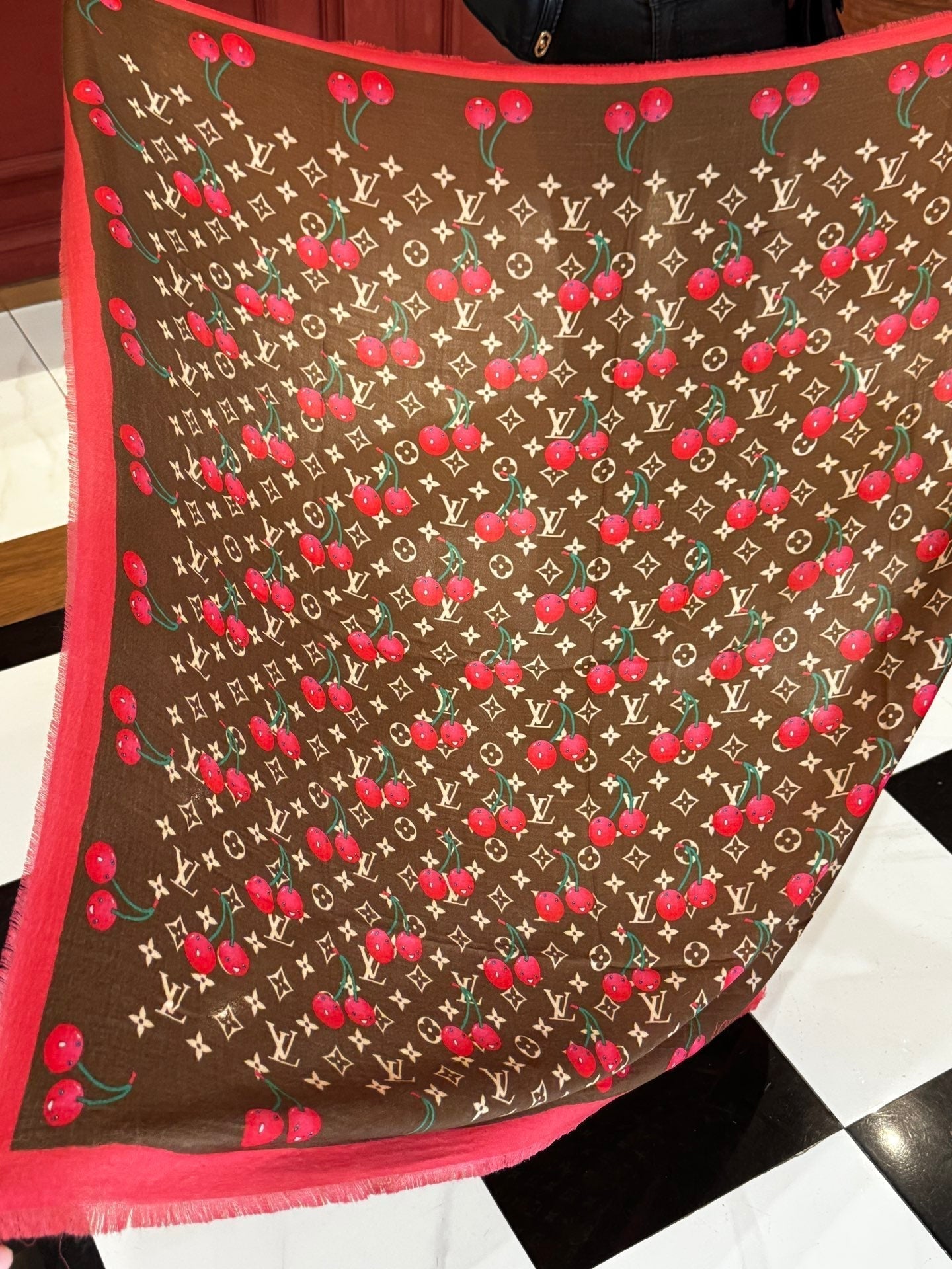 LOUIS VUITTON LV SCARF 140 CM IN CASHMERE 721493