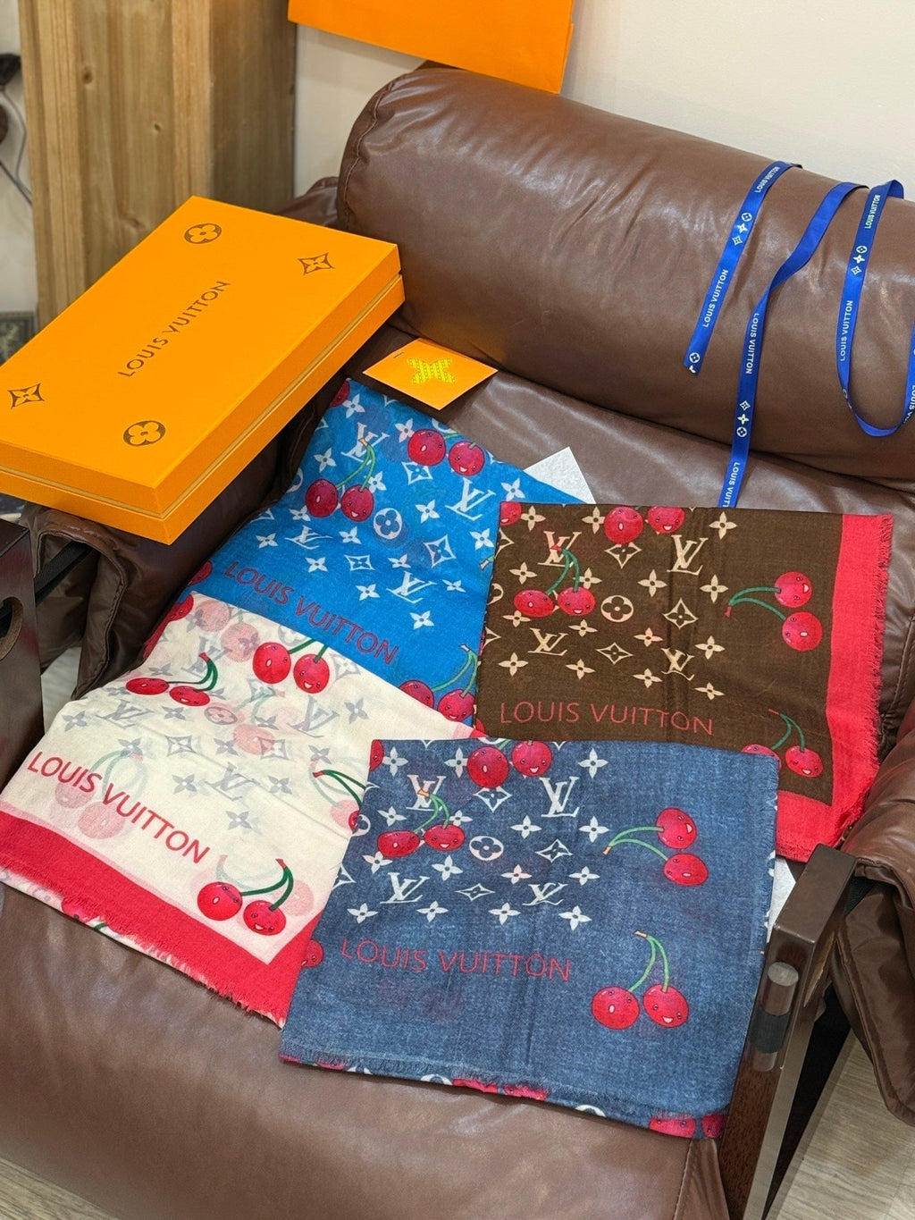 LOUIS VUITTON LV SCARF 140 CM IN CASHMERE 721494
