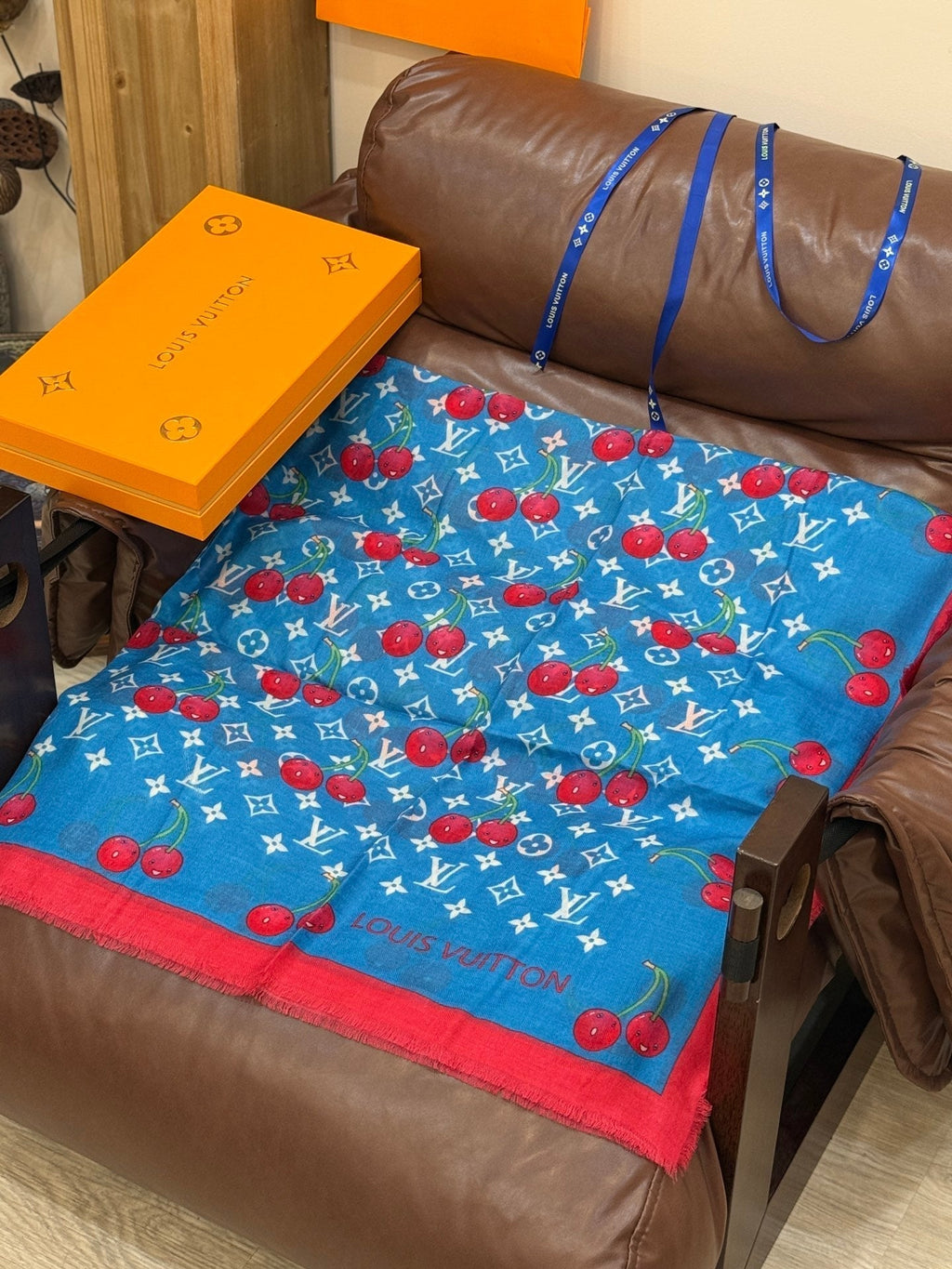 LOUIS VUITTON LV SCARF 140 CM IN CASHMERE 721494
