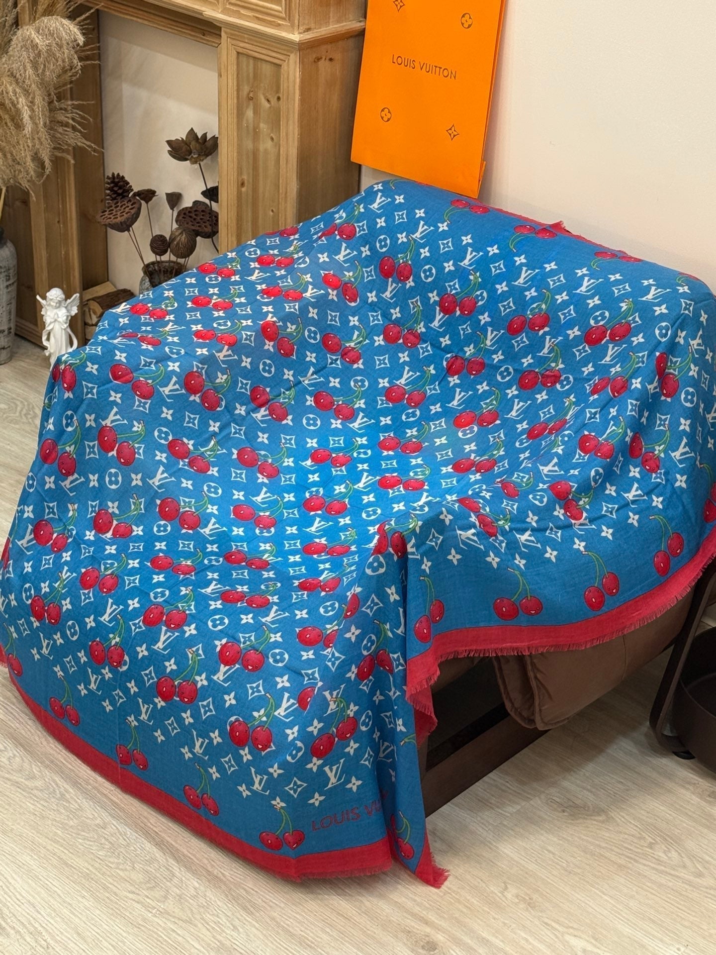 LOUIS VUITTON LV SCARF 140 CM IN CASHMERE 721494