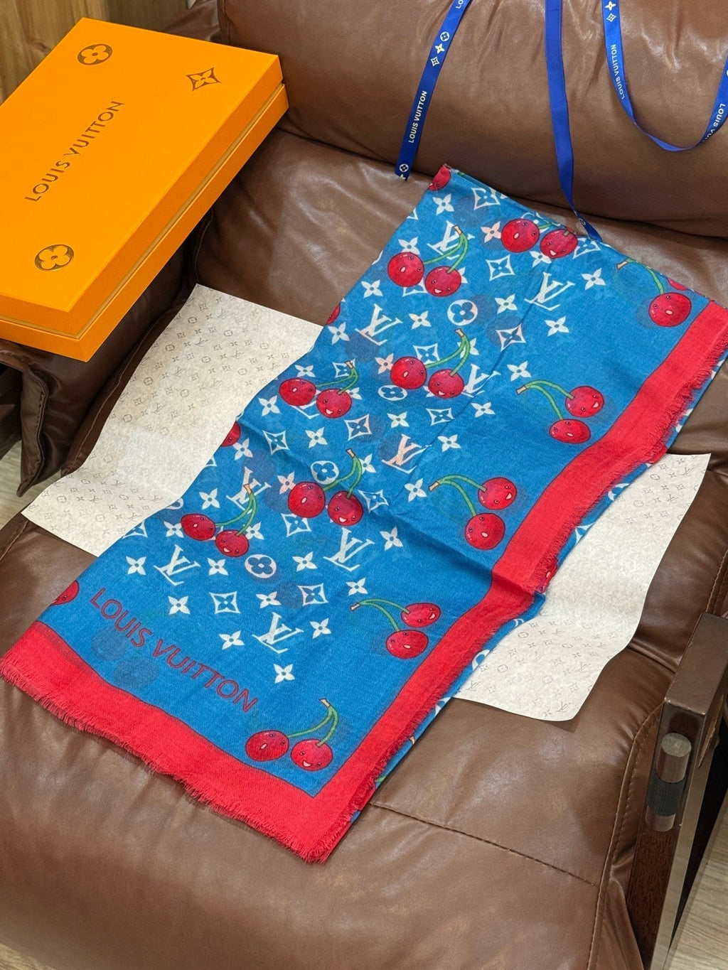 LOUIS VUITTON LV SCARF 140 CM IN CASHMERE 721494