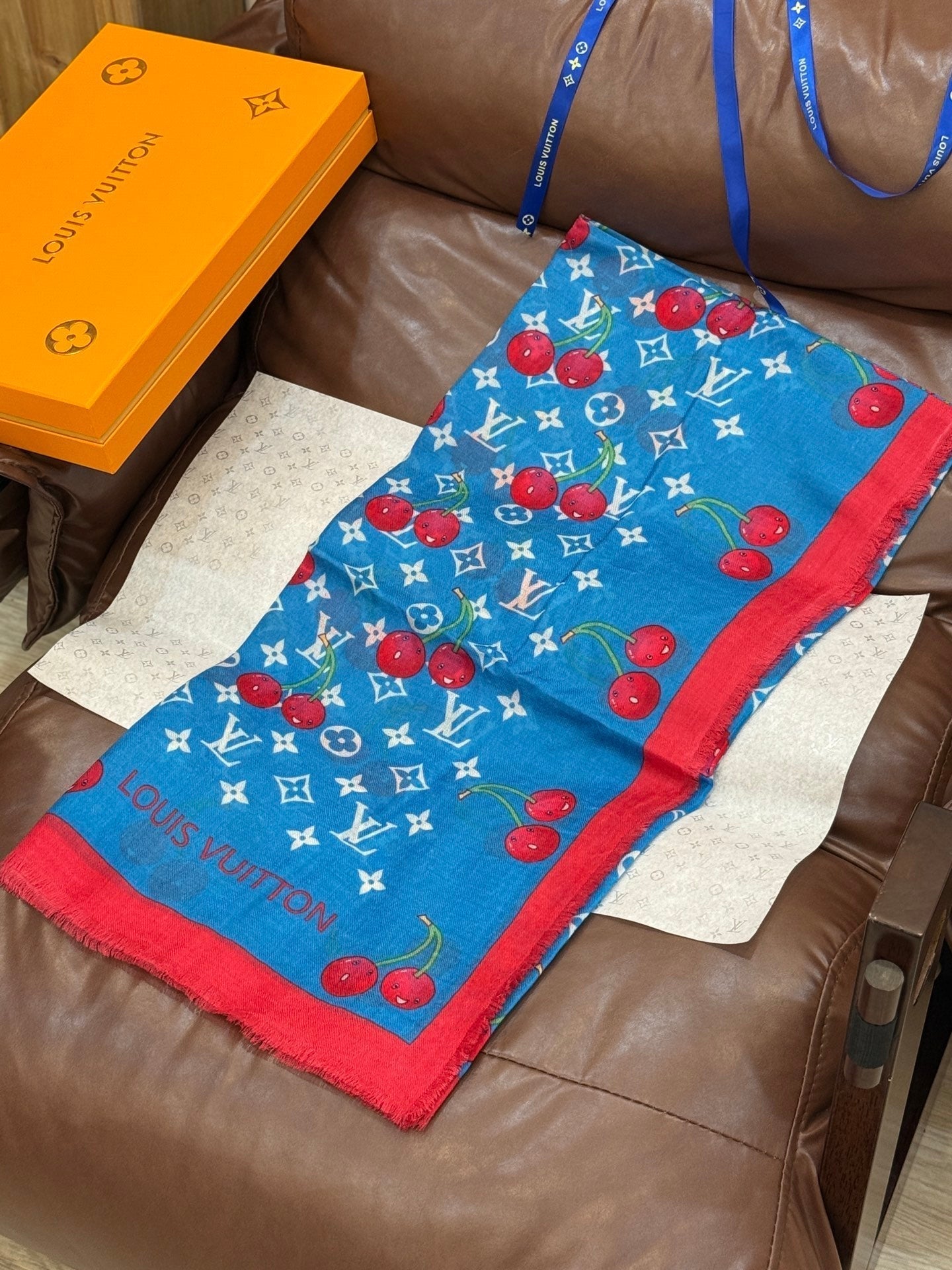 LOUIS VUITTON LV SCARF 140 CM IN CASHMERE 721494