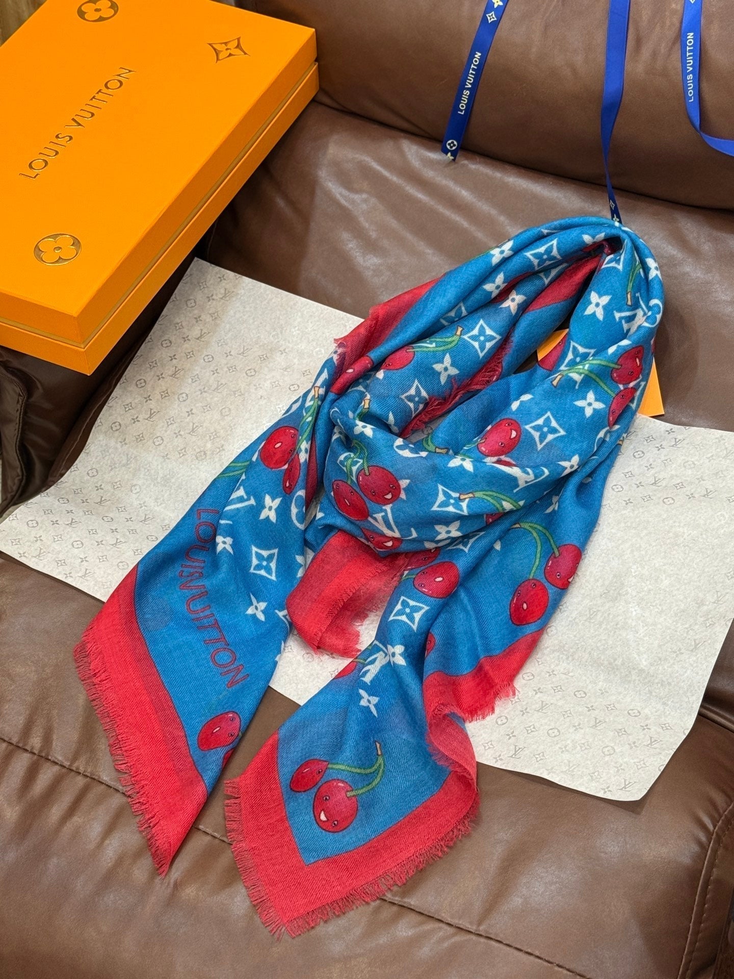 LOUIS VUITTON LV SCARF 140 CM IN CASHMERE 721494