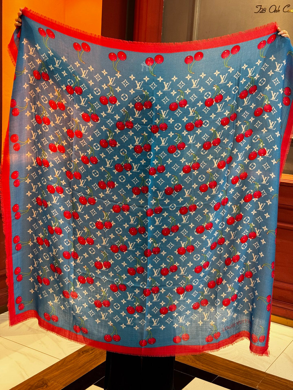 LOUIS VUITTON LV SCARF 140 CM IN CASHMERE 721494