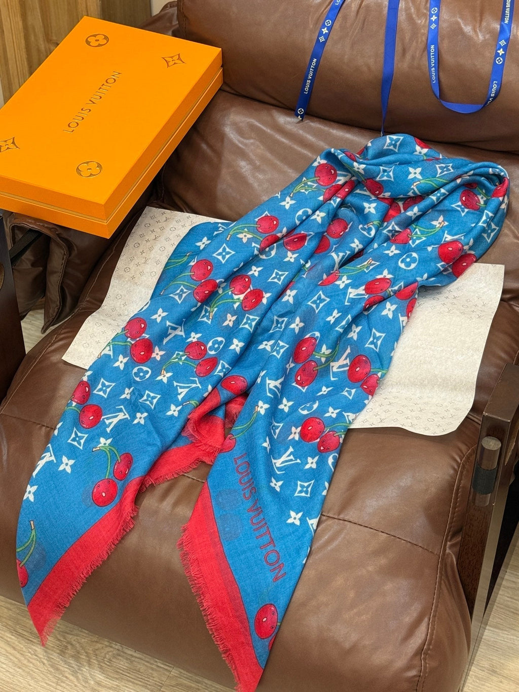 LOUIS VUITTON LV SCARF 140 CM IN CASHMERE 721494