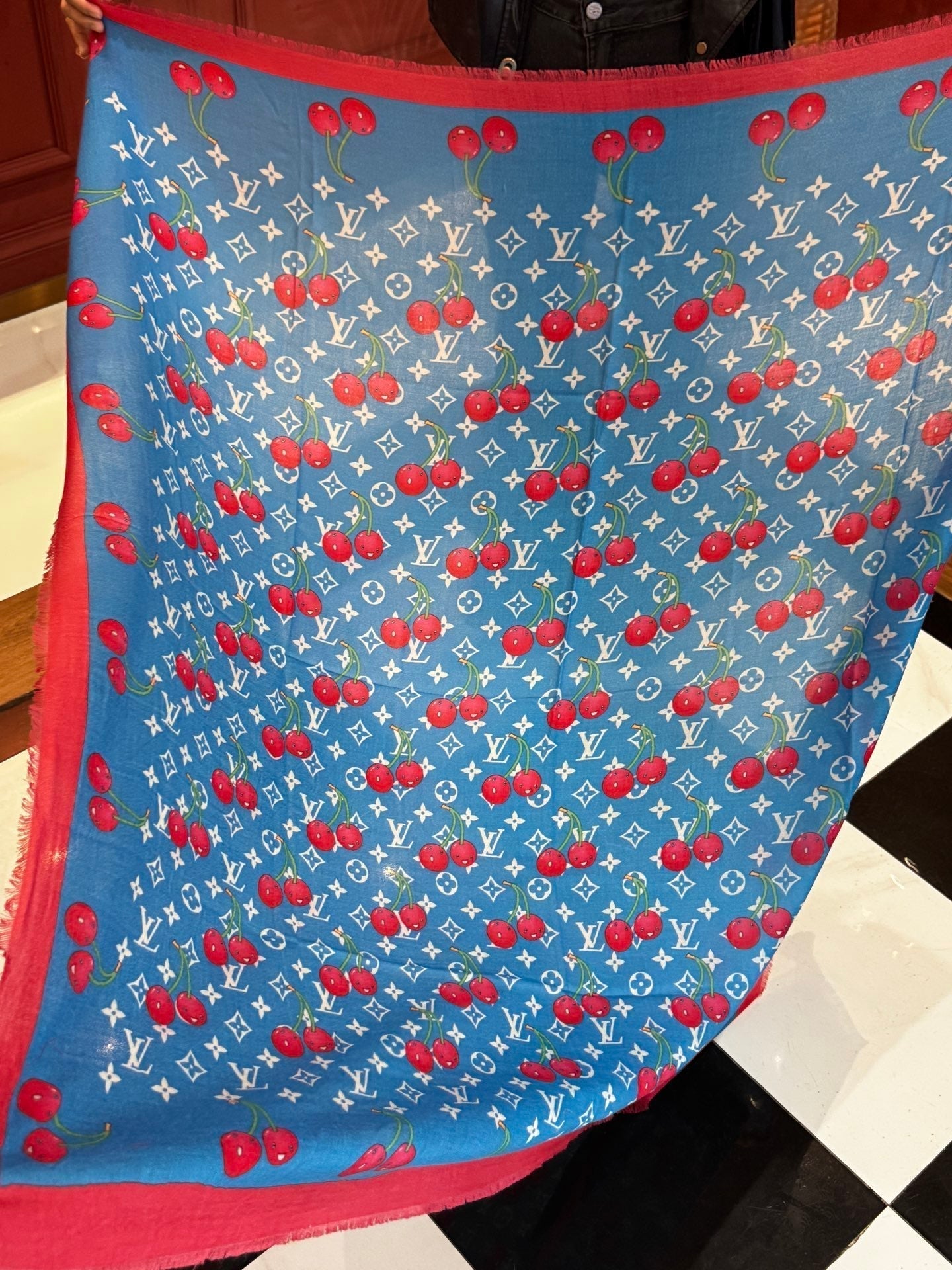 LOUIS VUITTON LV SCARF 140 CM IN CASHMERE 721494