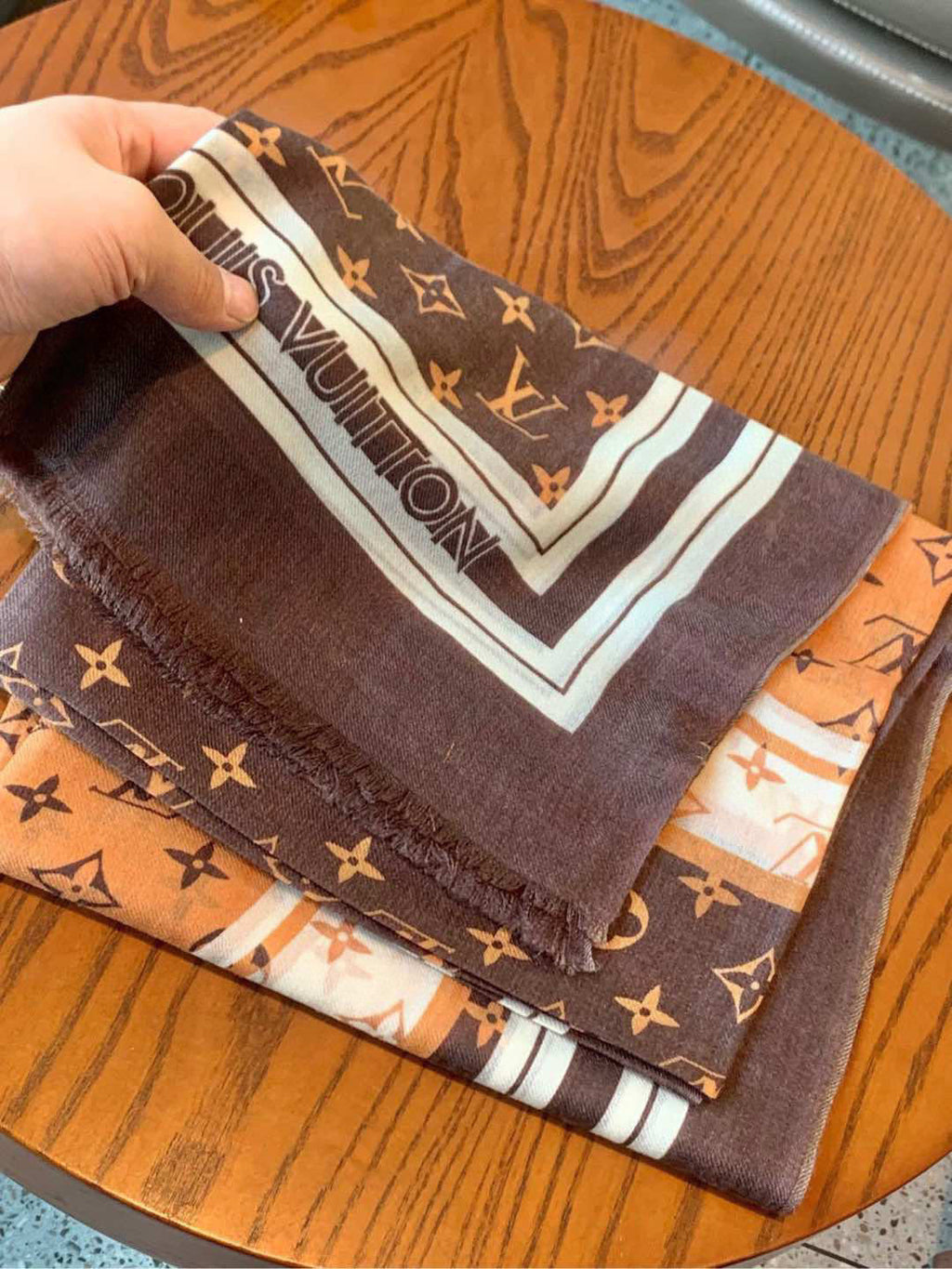 LOUIS VUITTON LV SCARF 200 CM IN CASHMERE 732077