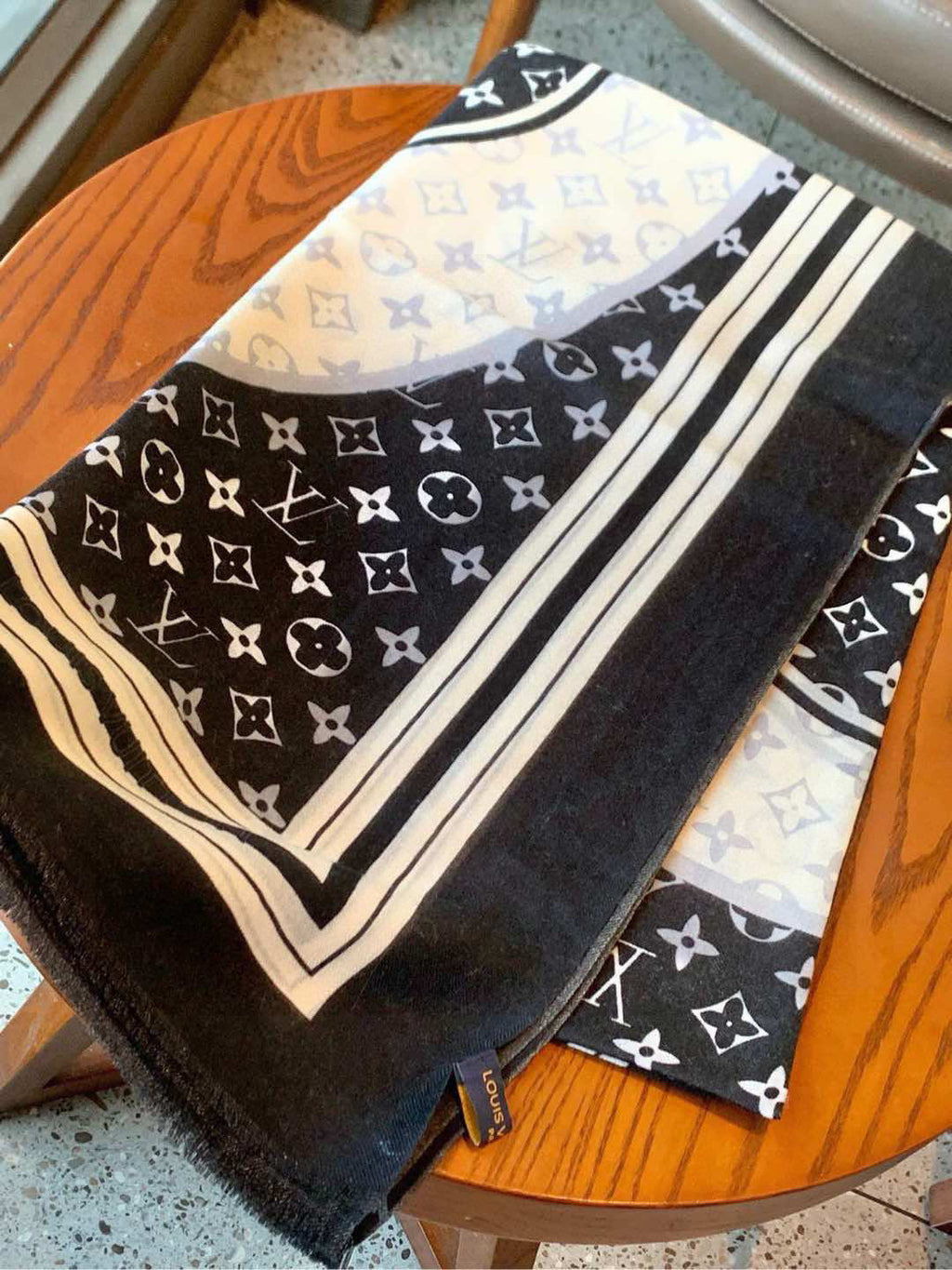 LOUIS VUITTON LV SCARF 200 CM IN CASHMERE 732078