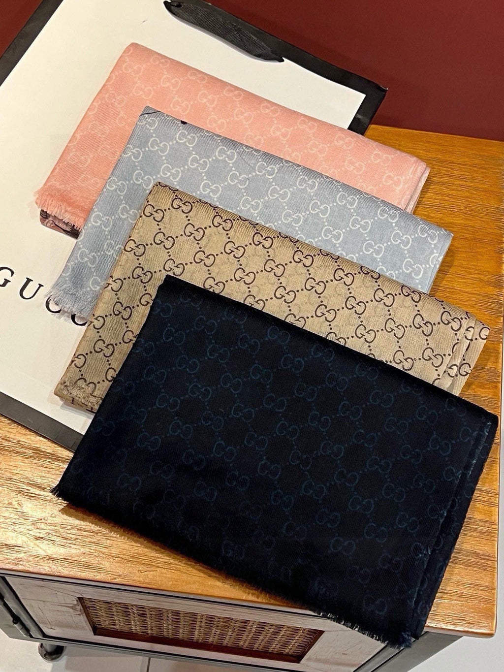GUCCI 25S SCARF 200 IN CASHMERE 733883