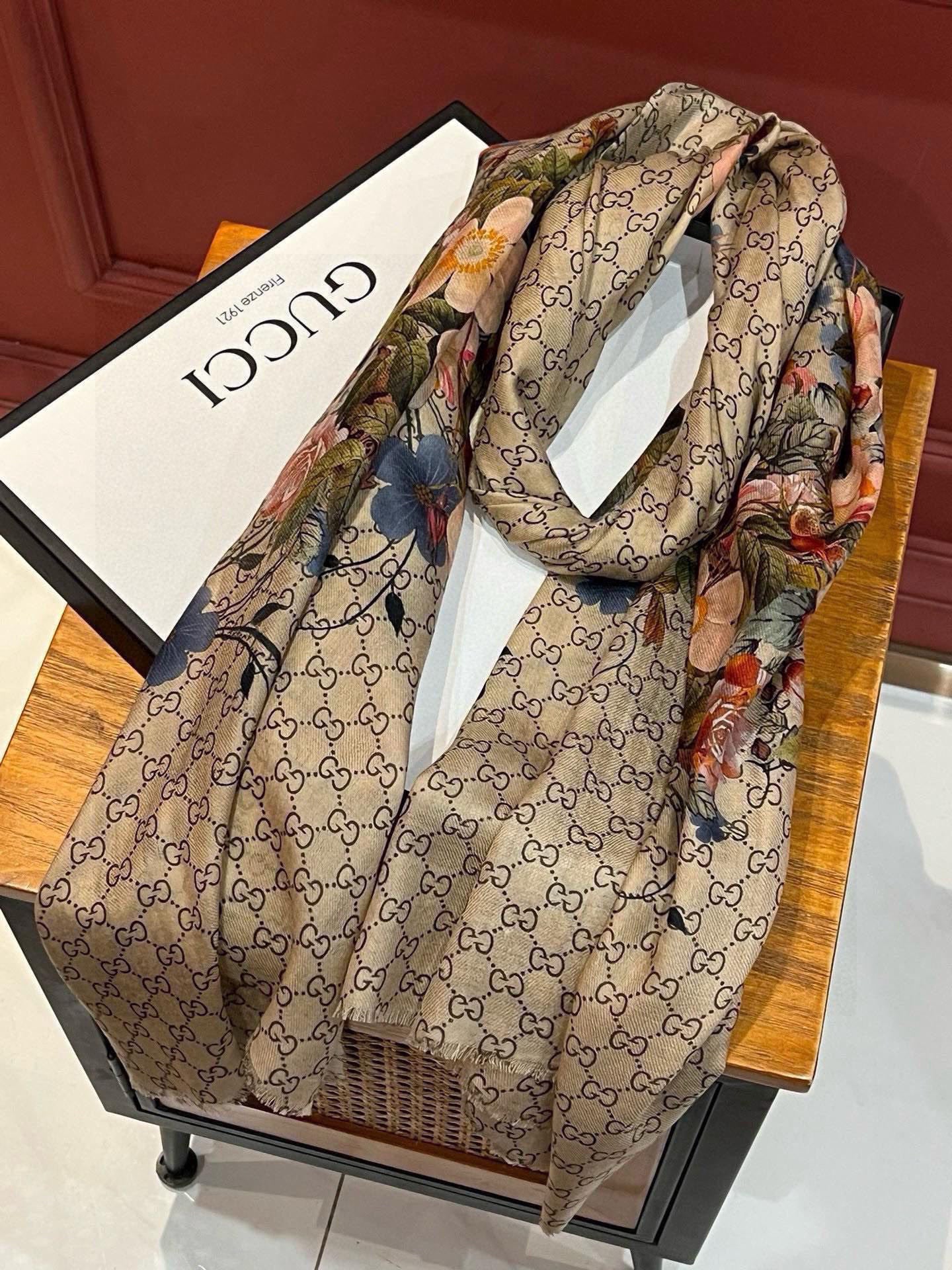 GUCCI 25S SCARF 200 IN CASHMERE 733886