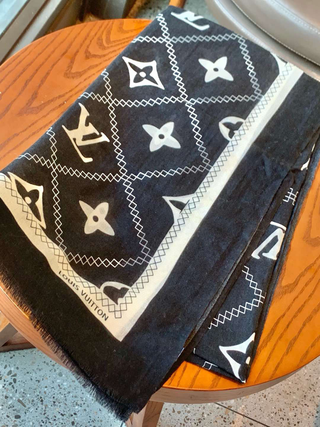 LOUIS VUITTON LV SCARF 200 CM IN CASHMERE 738534
