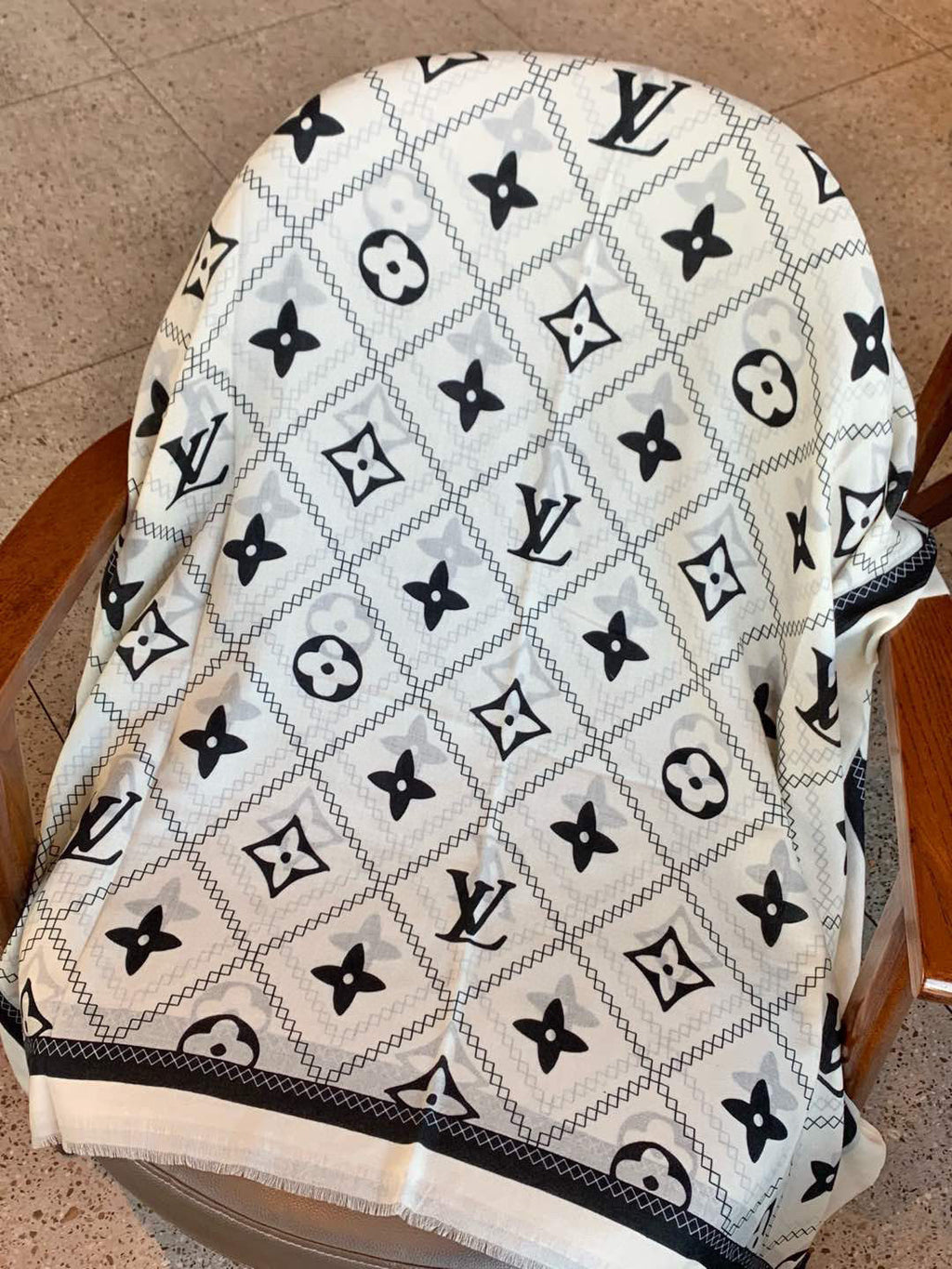 LOUIS VUITTON LV SCARF 200 CM IN CASHMERE 738535