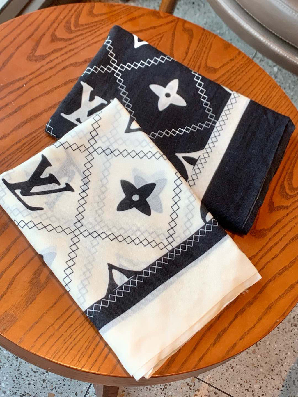 LOUIS VUITTON LV SCARF 200 CM IN CASHMERE 738535