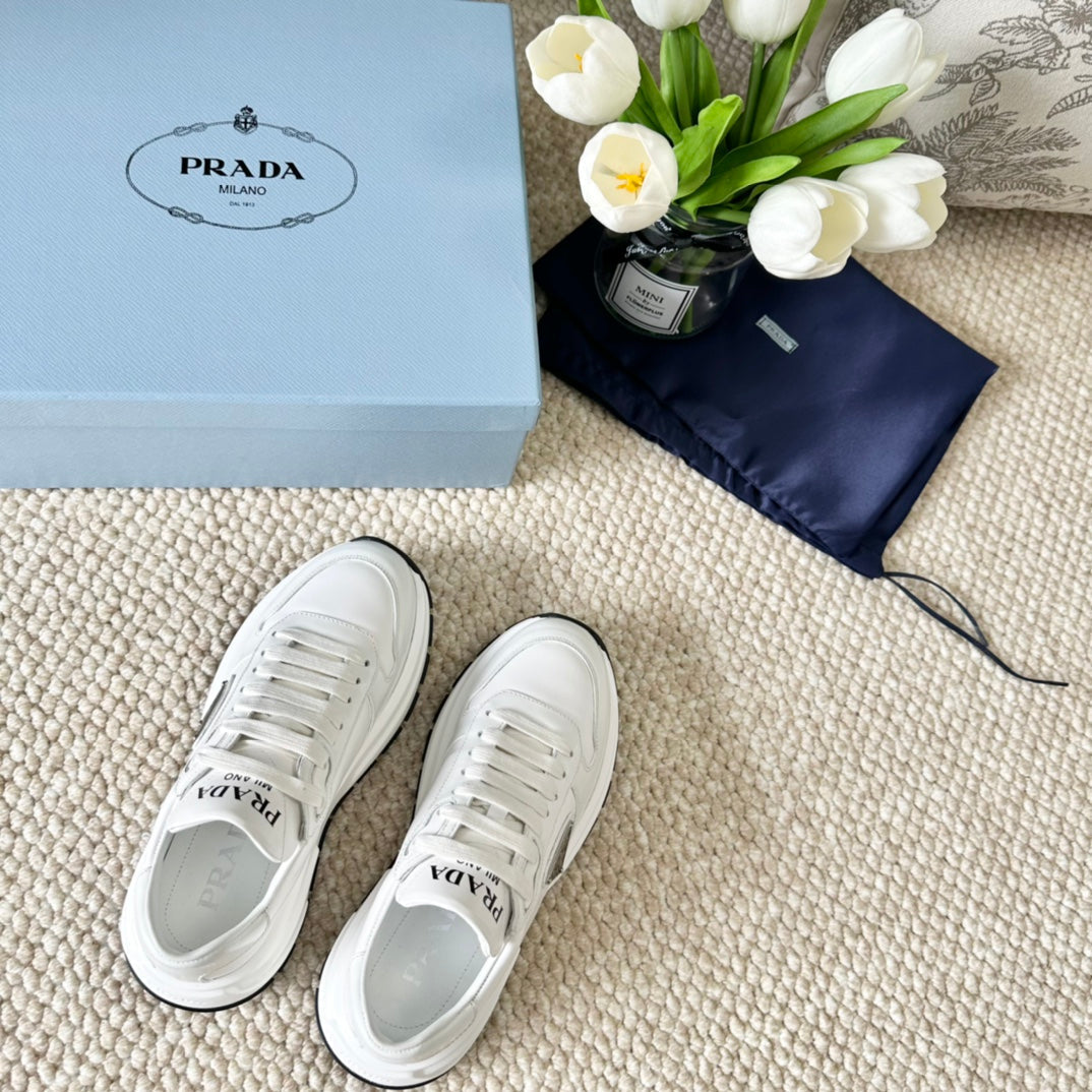 PRADA THICK SOLE SNEAKER WHITE AND BLACK LOGO CALFSKIN