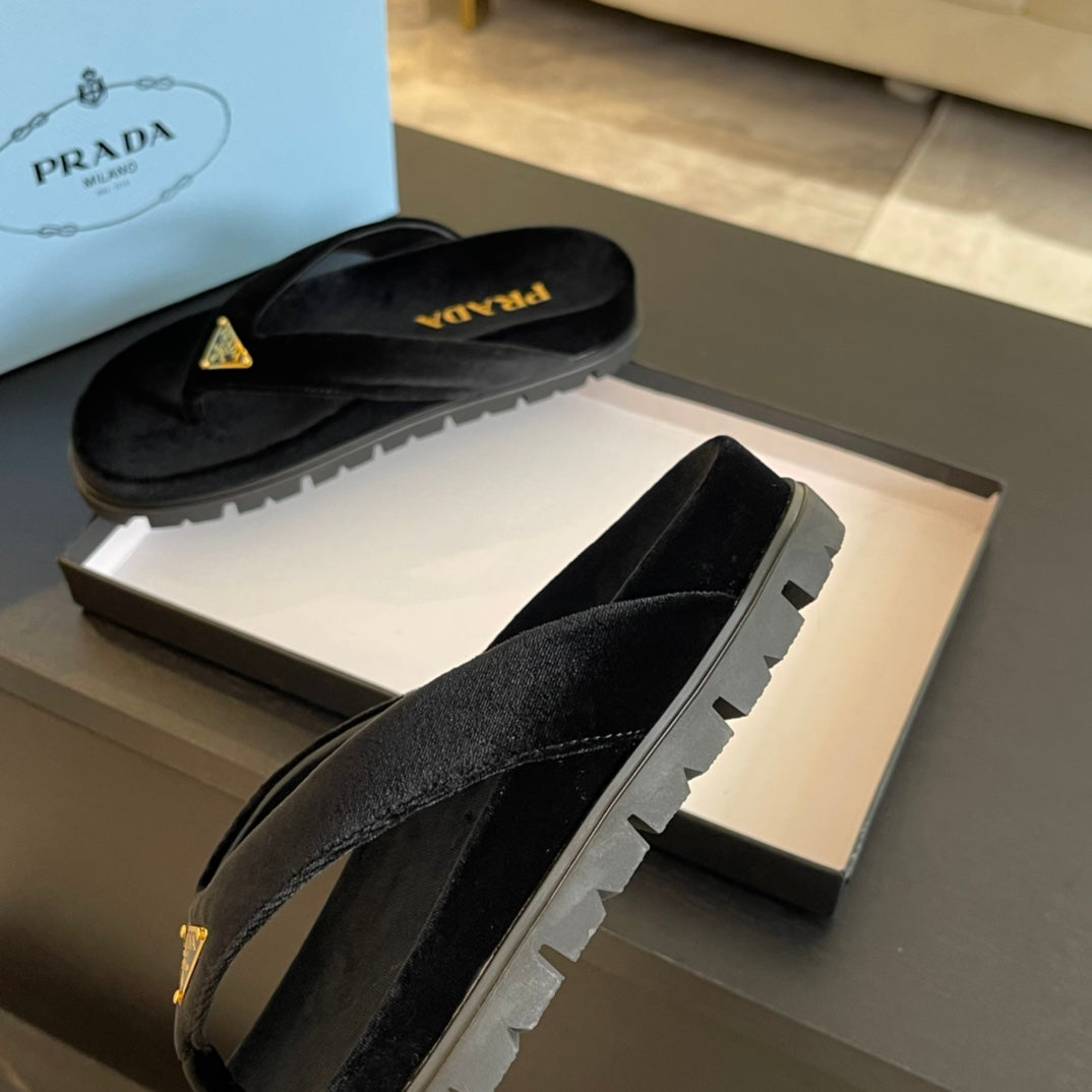 PRADA RUBBER THONG SANLS BLACK VELVET