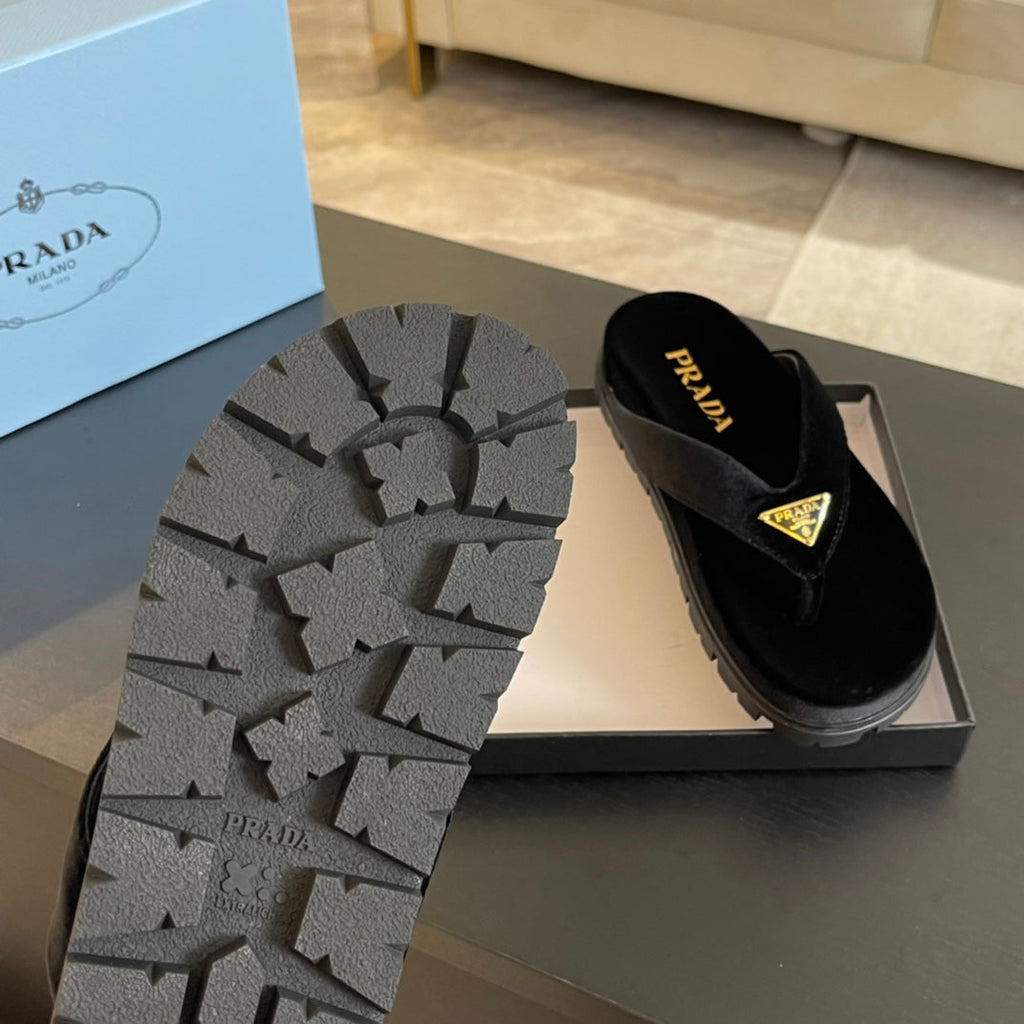 PRADA RUBBER THONG SANLS BLACK VELVET