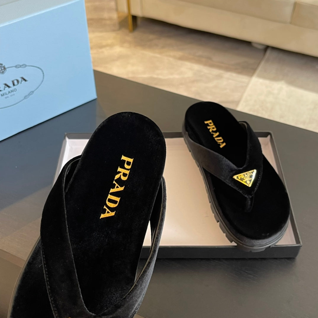 PRADA RUBBER THONG SANLS BLACK VELVET