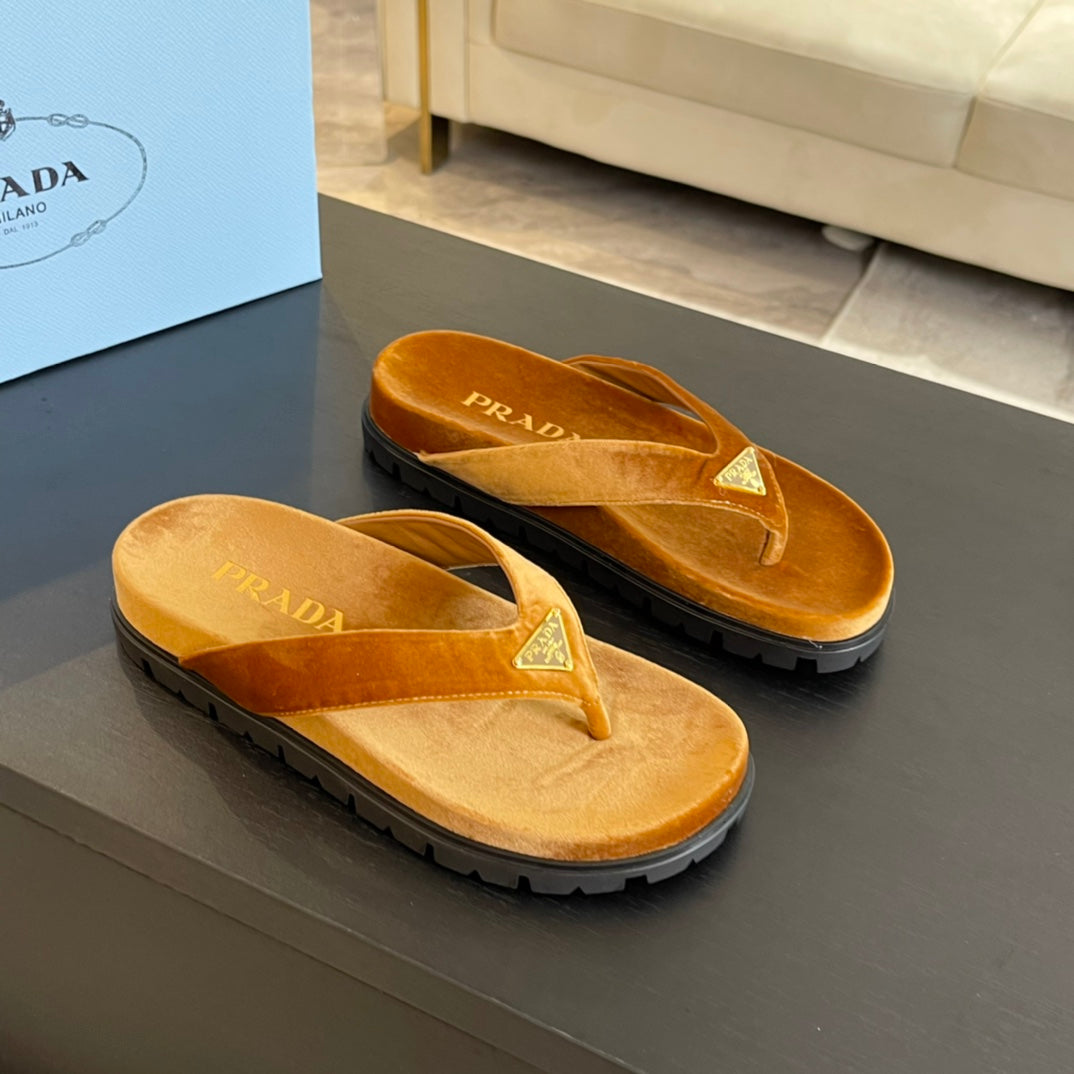 PRADA RUBBER THONG SANLS OCHRE VELVET