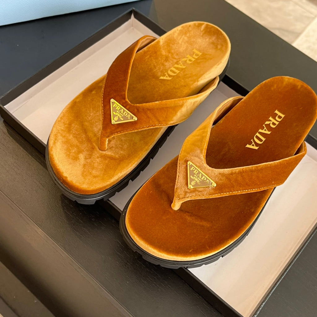 PRADA RUBBER THONG SANLS OCHRE VELVET
