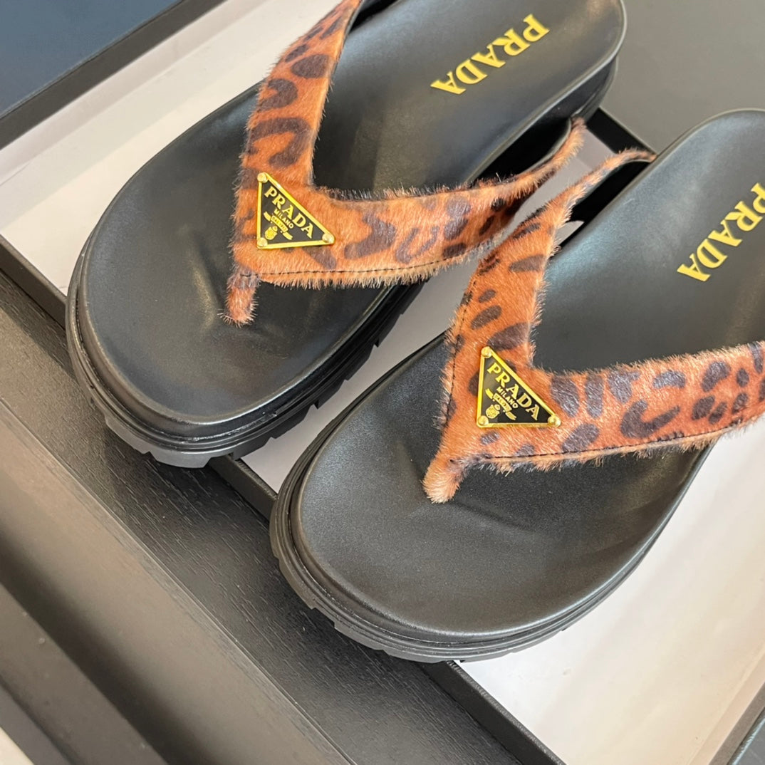 PRADA RUBBER THONG SANLS BLACK AND LEOPARD MOTIF VELVET