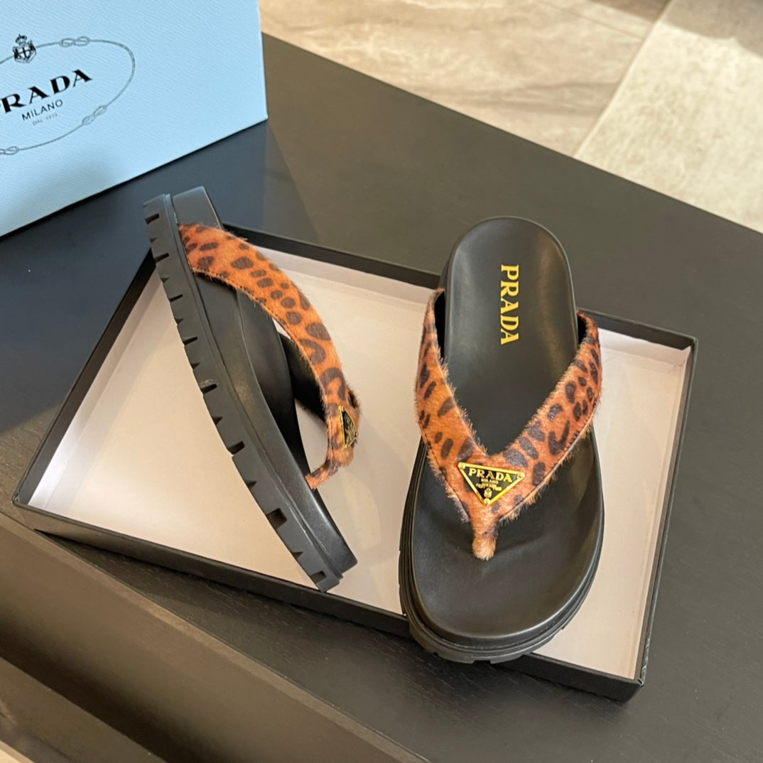 PRADA RUBBER THONG SANLS BLACK AND LEOPARD MOTIF VELVET