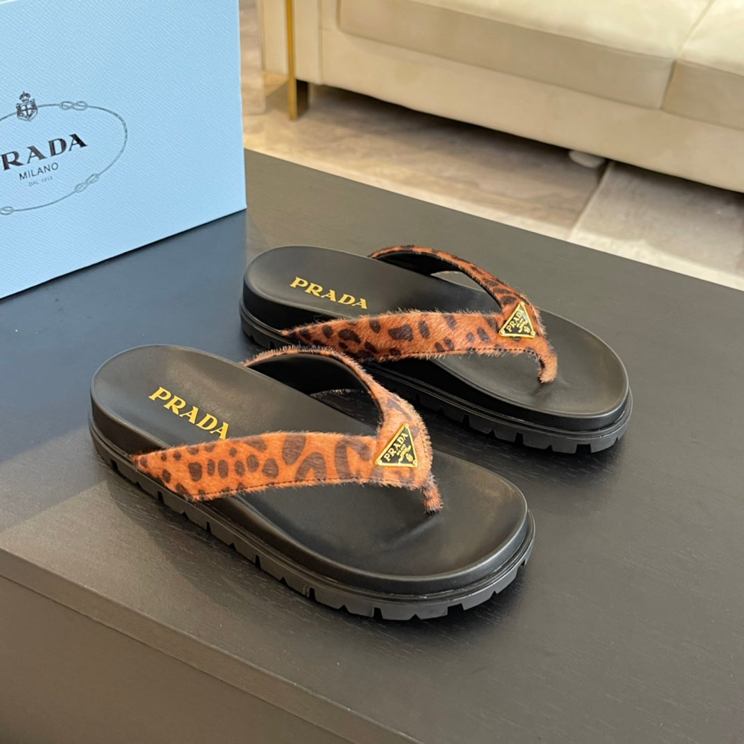 PRADA RUBBER THONG SANLS BLACK AND LEOPARD MOTIF VELVET