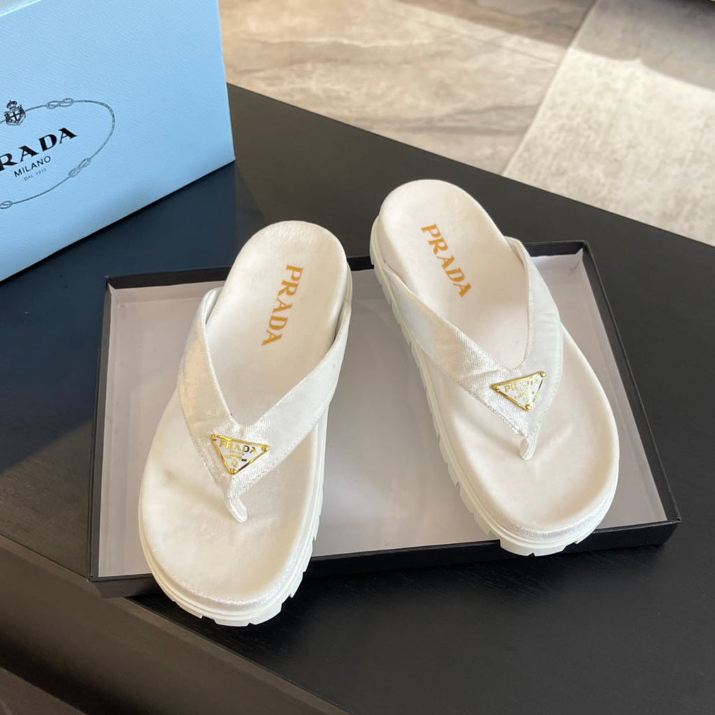 PRADA RUBBER THONG SANLS WHITE VELVET