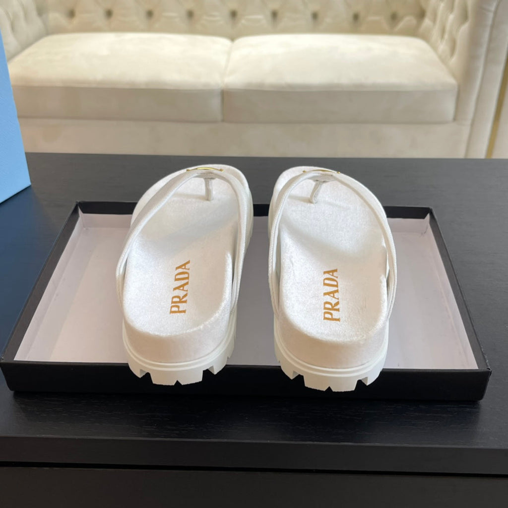PRADA RUBBER THONG SANLS WHITE VELVET
