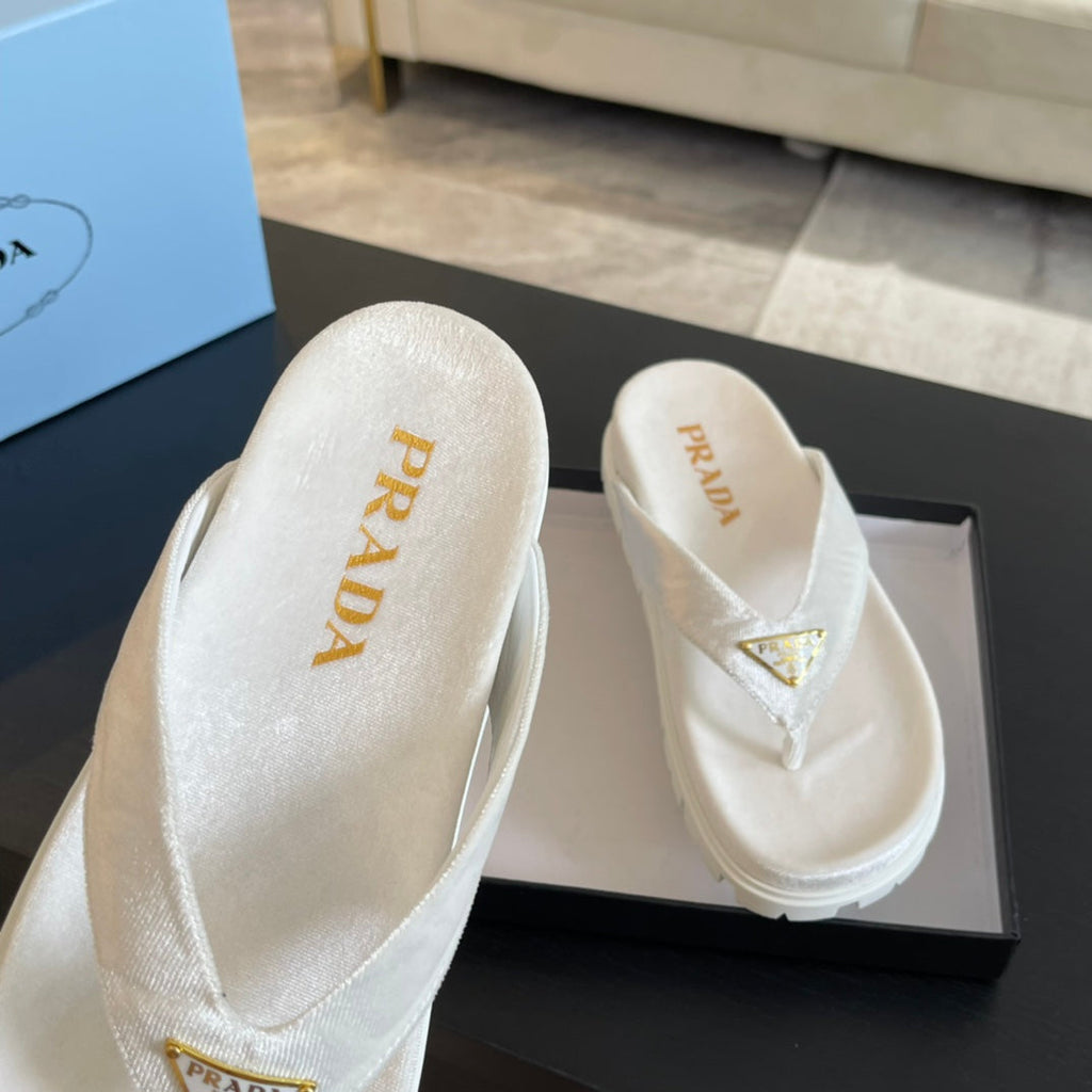 PRADA RUBBER THONG SANLS WHITE VELVET