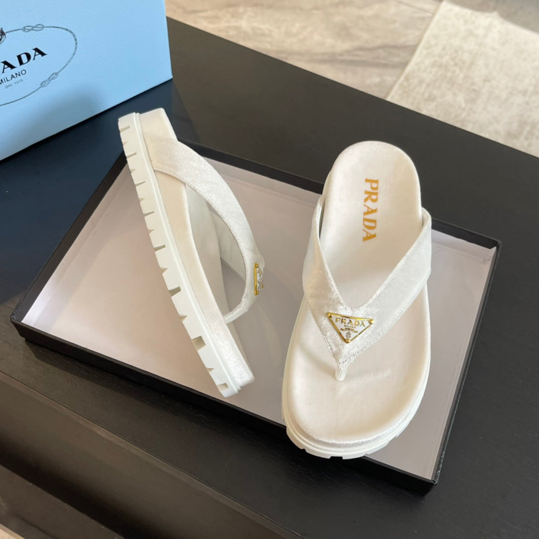 PRADA RUBBER THONG SANLS WHITE VELVET
