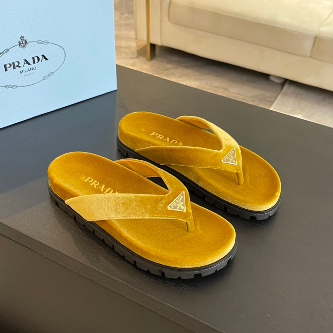 PRADA RUBBER THONG SANLS AMBER VELVET