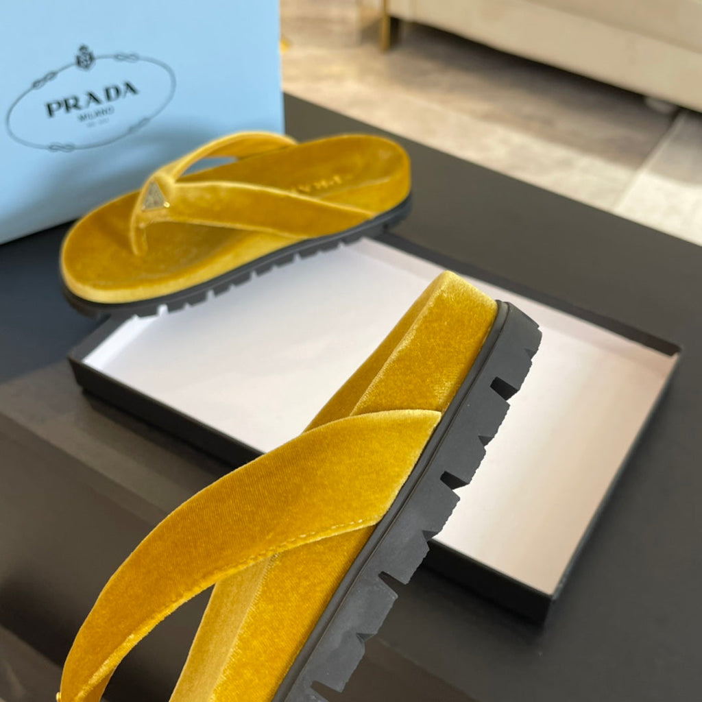 PRADA RUBBER THONG SANLS AMBER VELVET