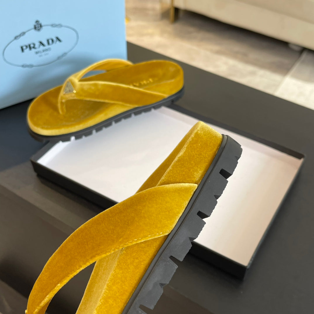 PRADA RUBBER THONG SANLS AMBER VELVET